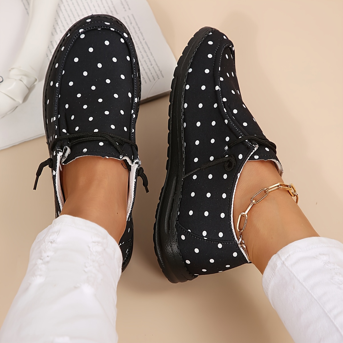 TEMU Women's Fashion Vintage Wide-toe Flat Lace-up Sneakers With Round Toe Polka For A Look. Sneakers Feature A Stitched Overlapping Strap , A Flat