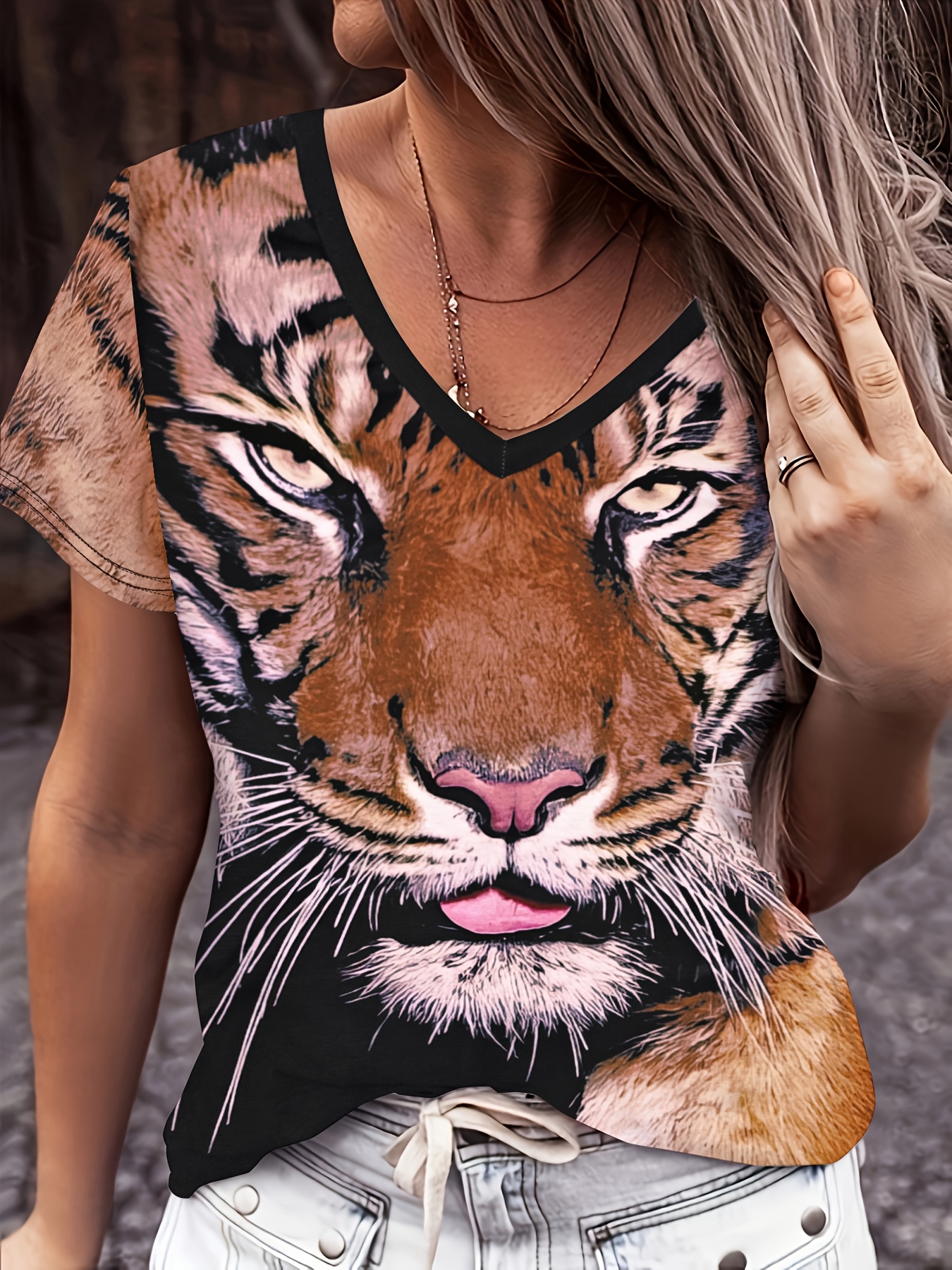 Women'S Casual V-Neck T-Shirt, Dacron and Spandex Blend, Medium Stretch  Knit Fabric, Regular Length, with 3D Tiger Graphic Print, Animal Pattern,  Color Block Detail, for * Pullover Top