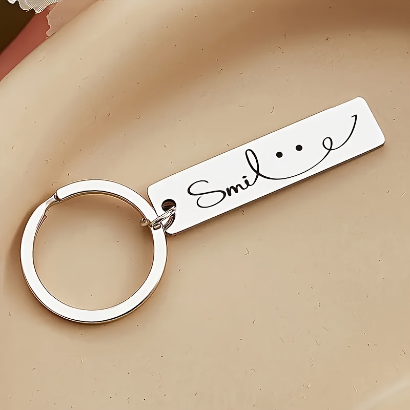 1pc Smile Stainless Steel Keychain - Suitable As A Gift For Family, Colleagues - Suitable For Important Occasions Such As Birthdays, Parties, Etc