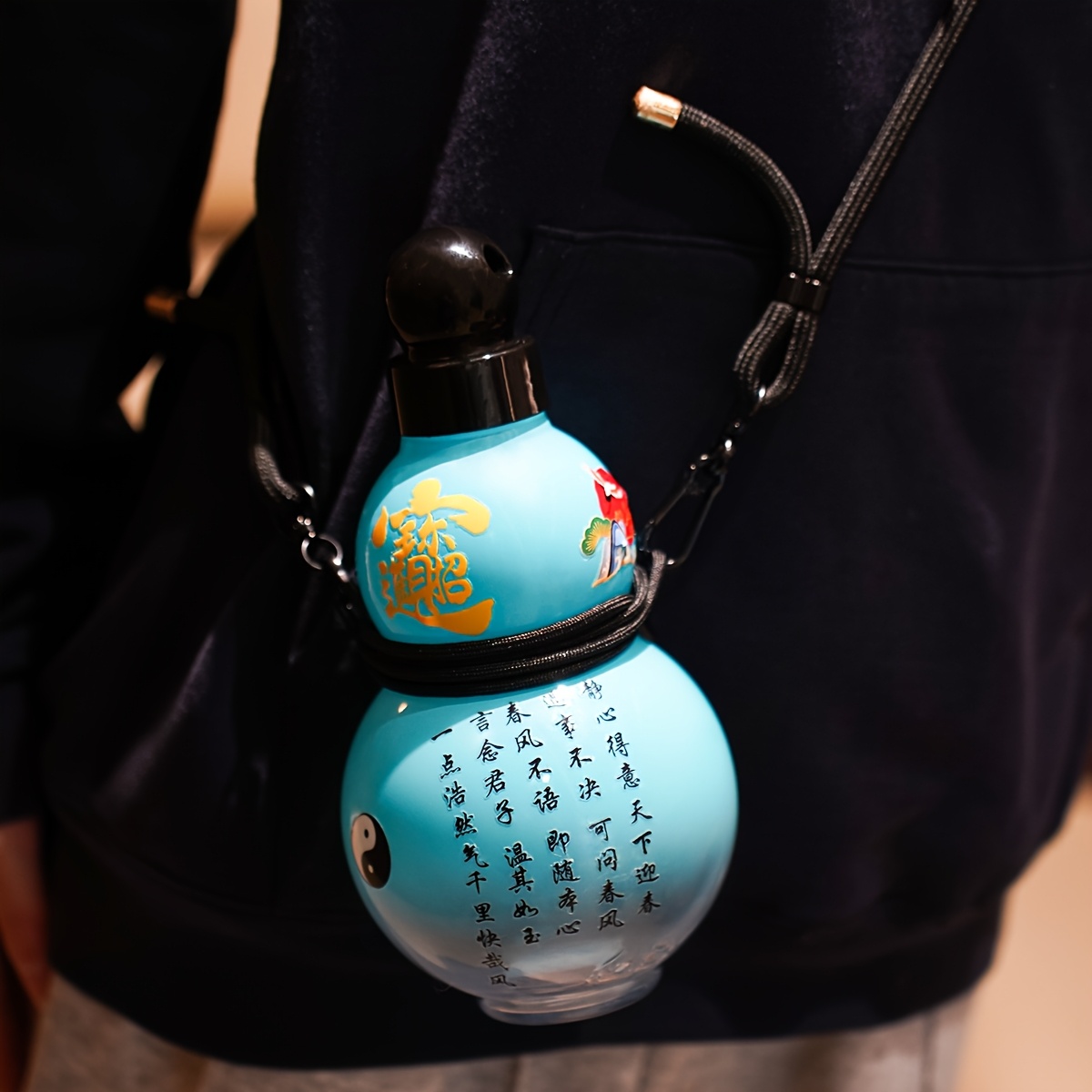 1pc 950ml about 32oz gourd shaped theme plastic water bottle large capacity outdoor leisure chinese traditional cultural and creative water cup gift crystal sticker portable rope suitable for new years holiday gifts Product details 0