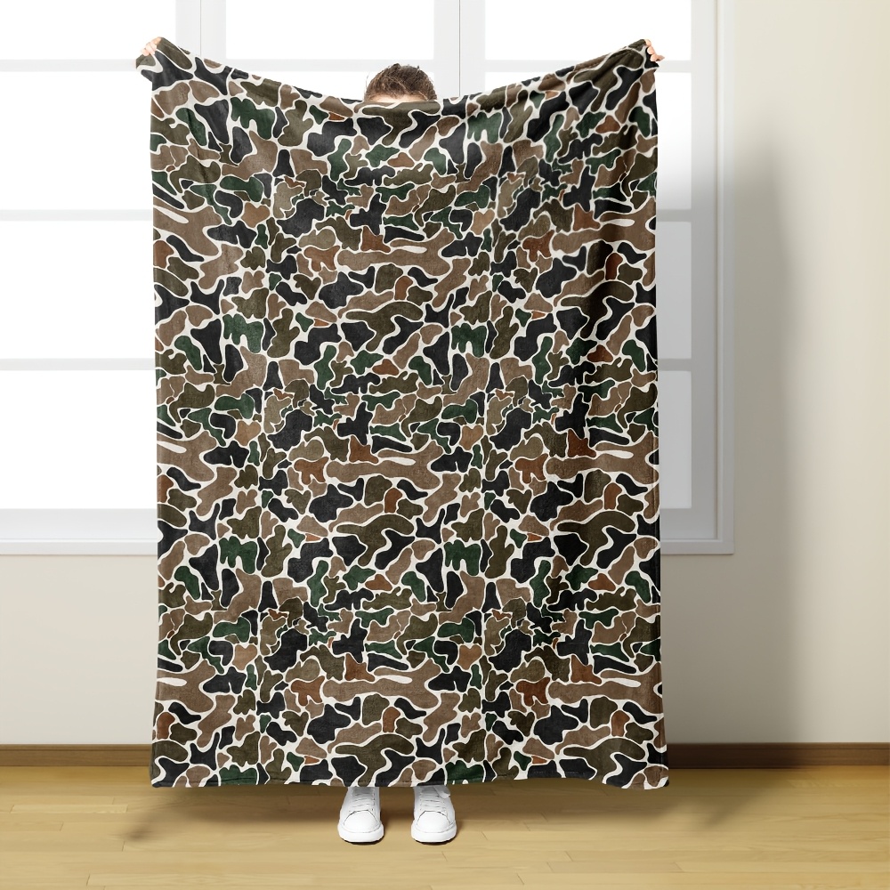 Lightweight & Cozy Ultra-Soft Camo Flannel Throw Blanket - Versatile All-Season Warmth Plush - Perfect Gift for Loved Ones, Bed, Couch, Camping & Travel