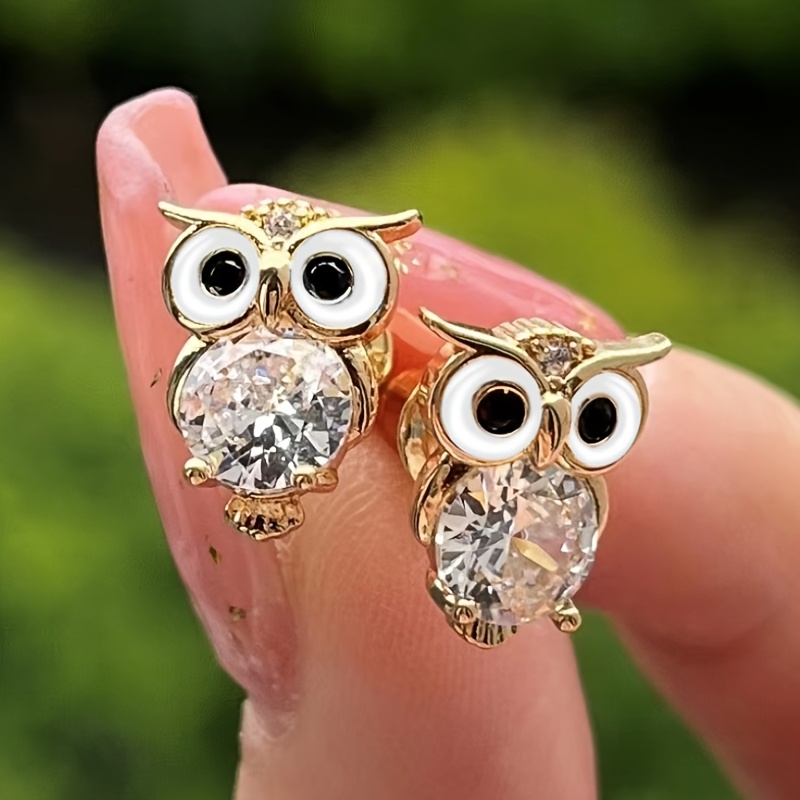 E-shop Ein stylisches Ohrring-Paar für Damen mit niedlichen Eulen-Designs, verziert mit synthetischem Zirkonia, für die Abschlussfeier und den , ein