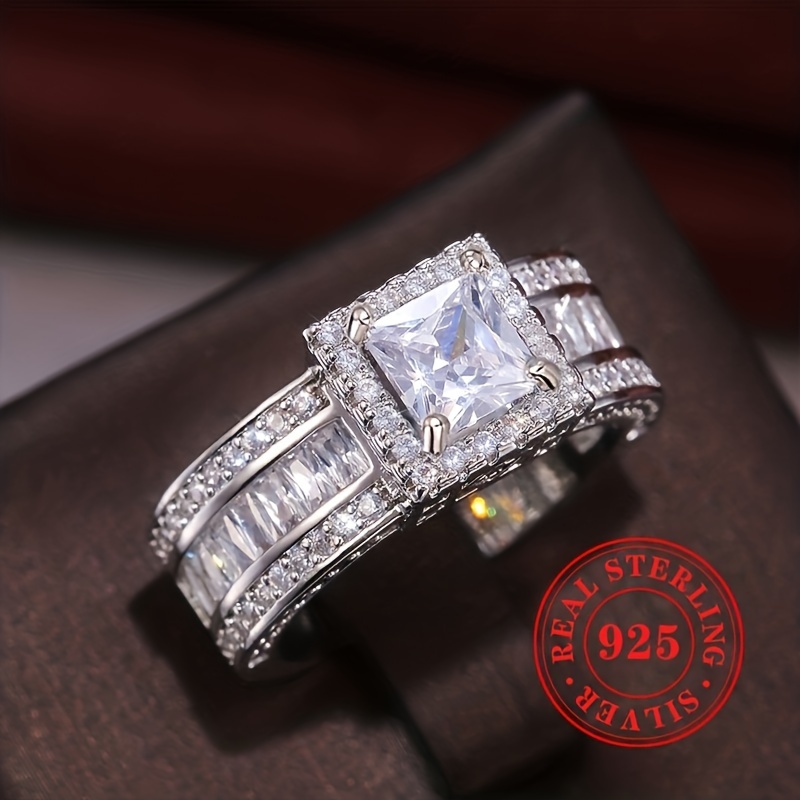 Ripley - ANILLO CIRCULO CUADRADO EN CIRCONES CON BANO DE ORO TALLA 8
