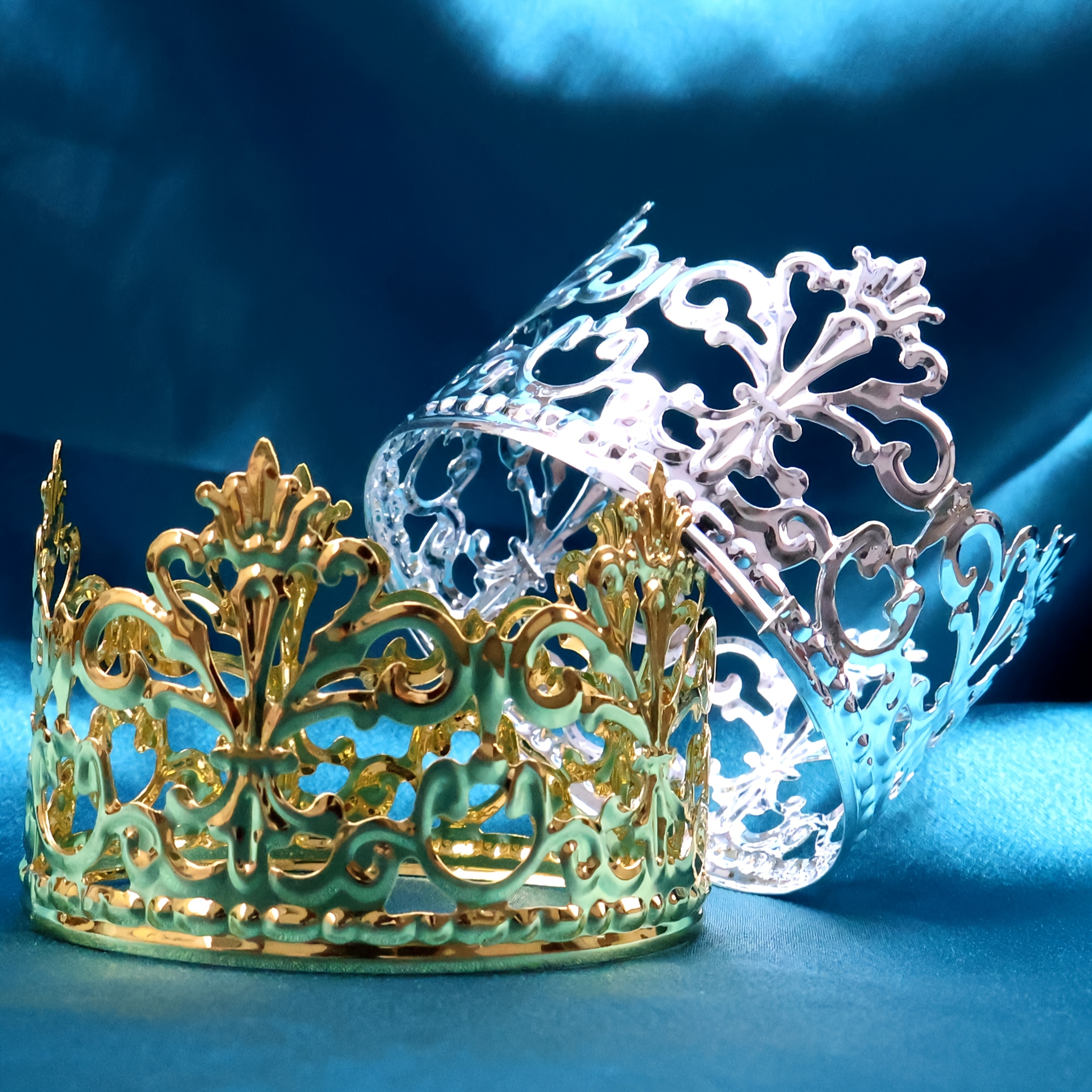 TEMU 2pcs Golden-silvery Women's Mini Court-style Crowns, Suitable As Birthday Gifts