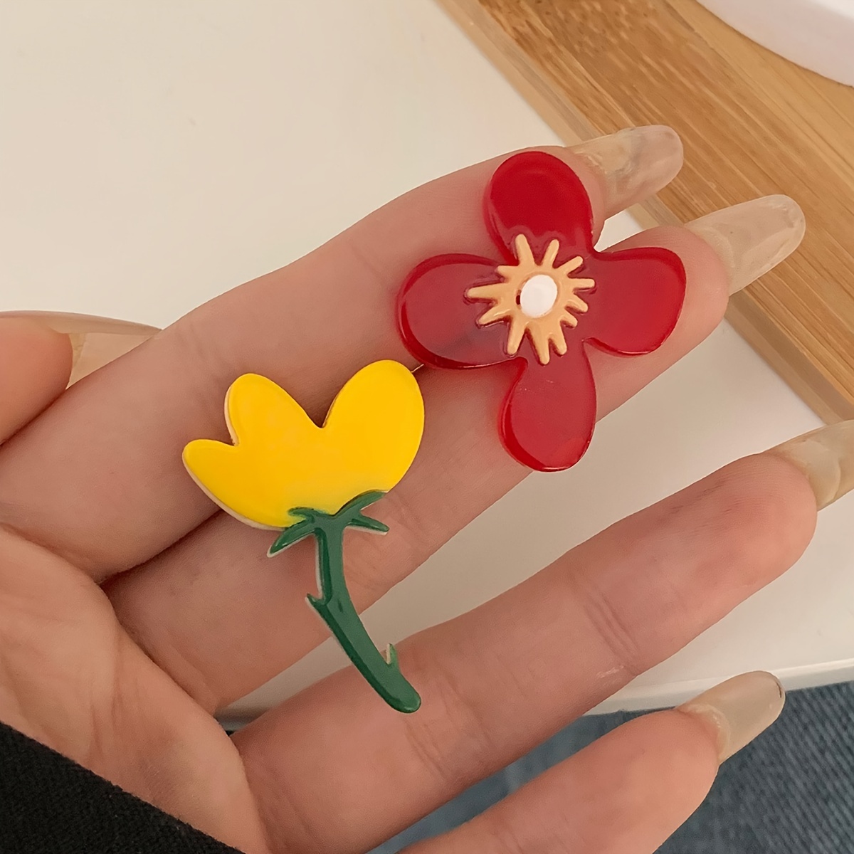 

1 Pair Asymmetrical Flower Stud Earrings, Fashionable Design, Elegant Style, Women's Accessory