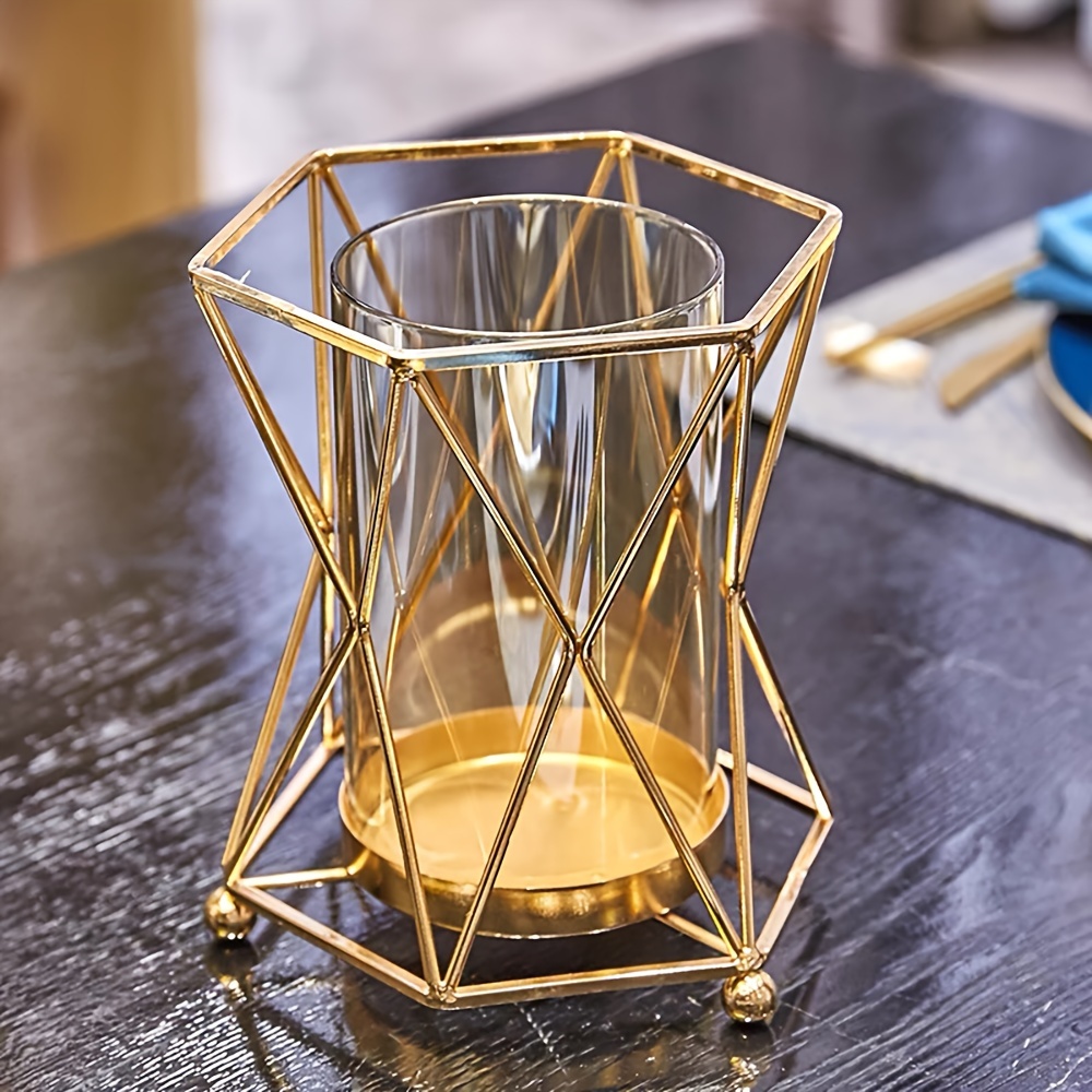 

Vase en Fer Élégant - des Dîners Romantiques aux , Décoration de &