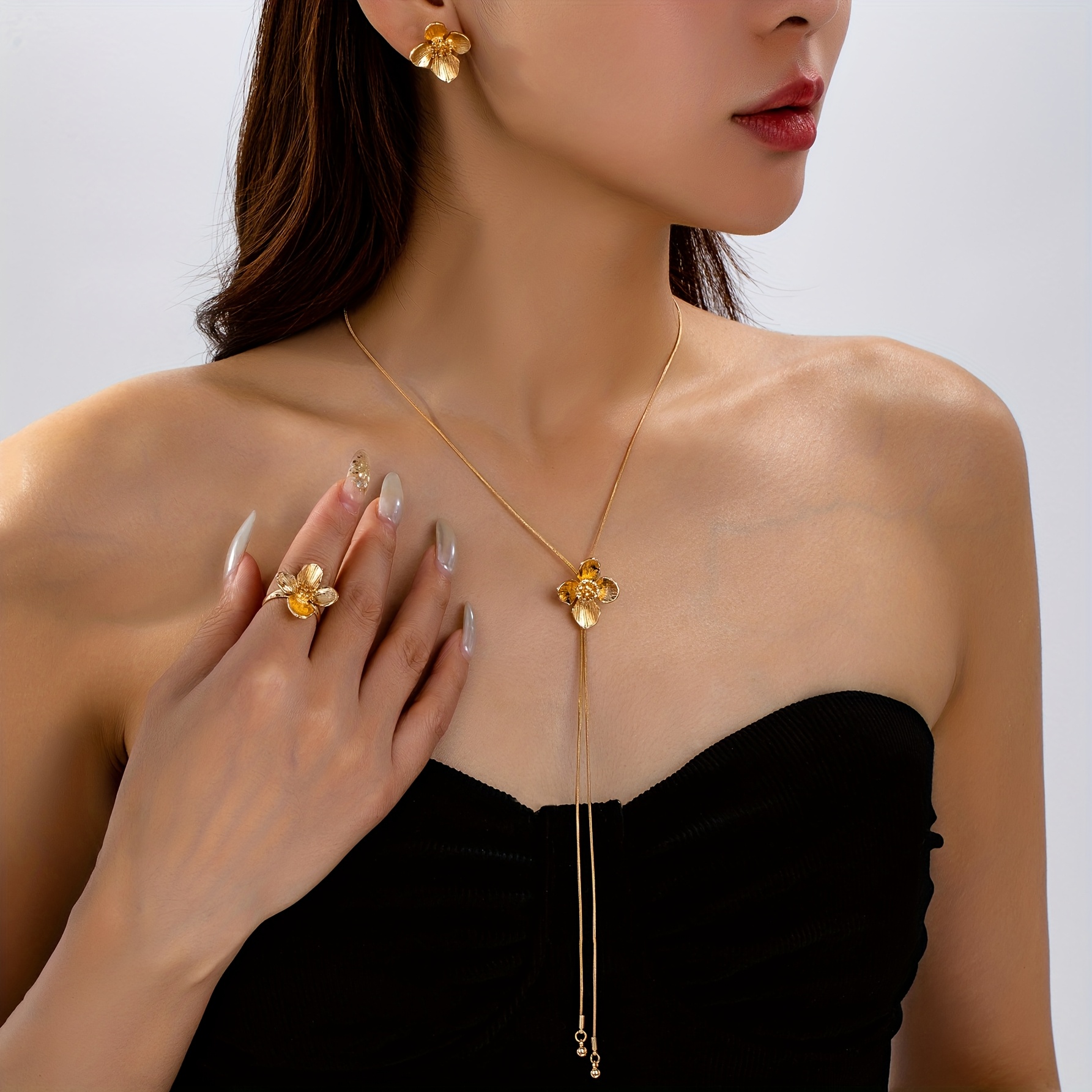 E-shop Elegantes, modisches schlichtes Damen-Schmuckset aus Legierung mit Blumenmotiv, bestehend aus Halsketten, Ohrringen Ringen, geeignet für ,