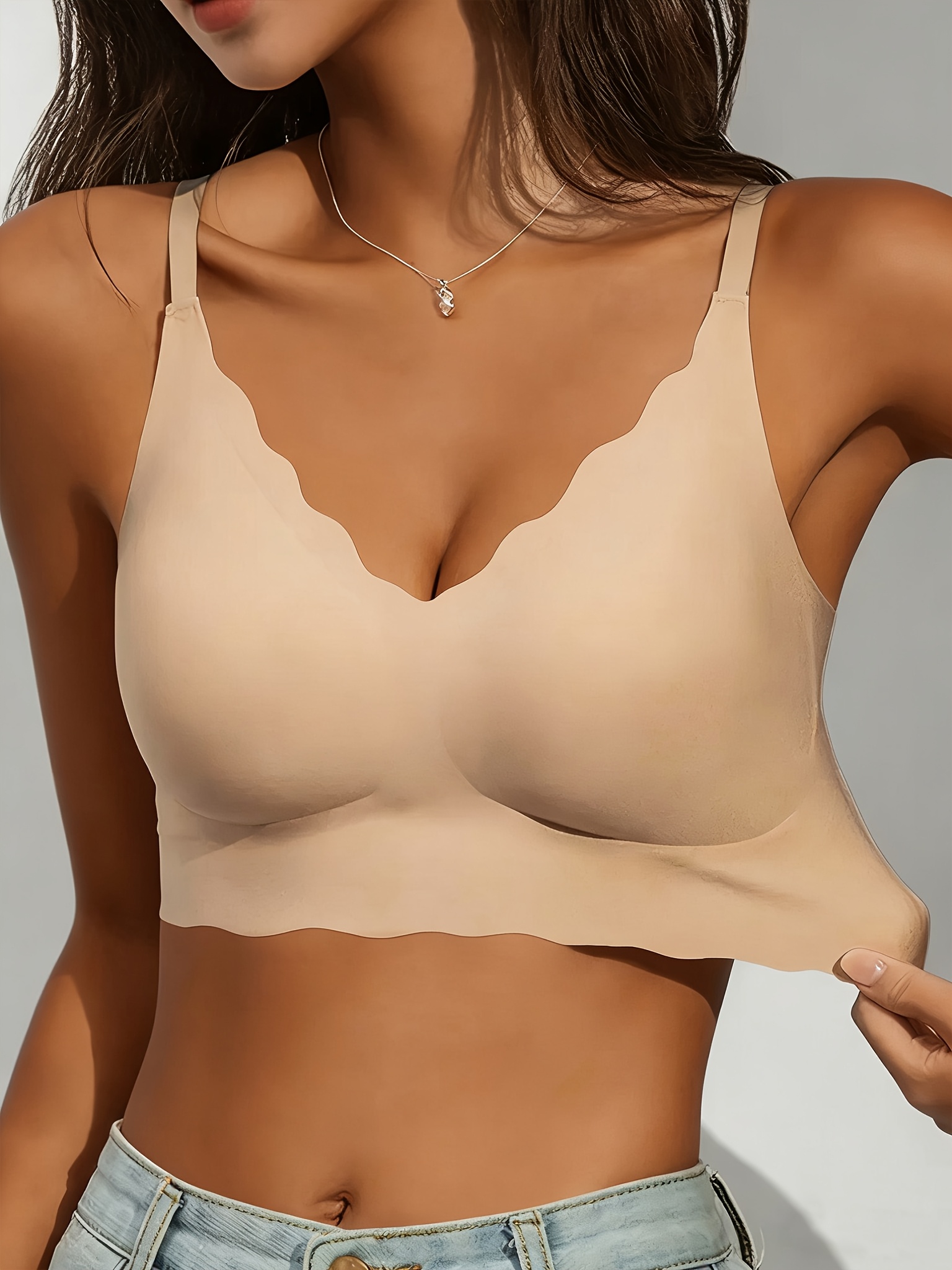 elegant wireless   bra with   solid color non removable padding patched detail