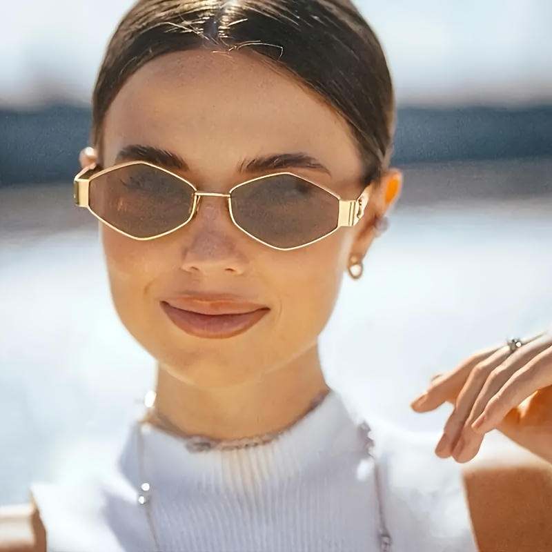 Women's Retro Hexagonal Golden Frame Fashion Glasses - Non- Fashion Glasses with Vintage Glamour, Lightweight Eyewear for, Parties, Everyday Outfits - Chic Accessory, Casual Eyewear