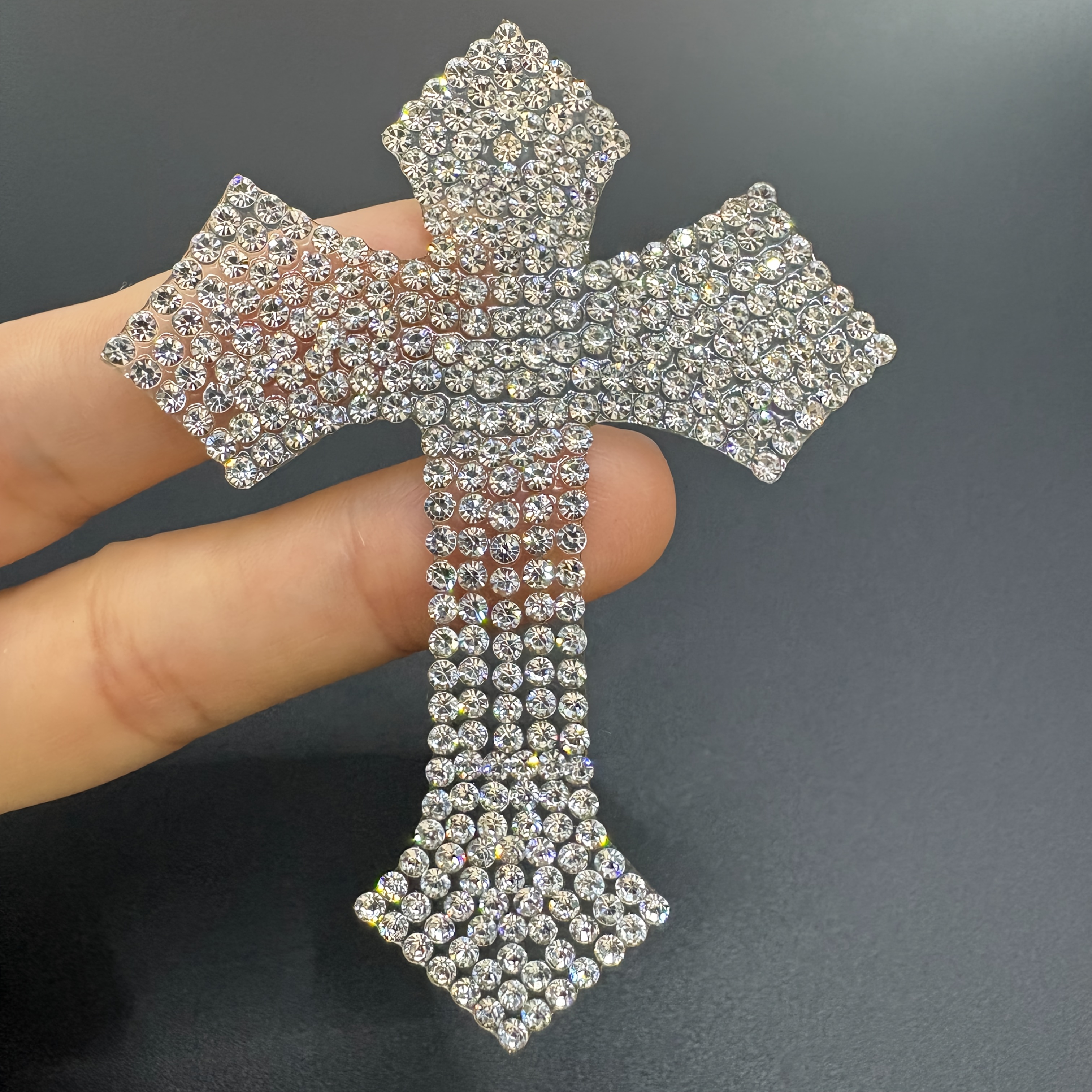 Image of A Single Shiny Rhinestone That Sticks On Its Own, Perfect For Crafts, Ideal For Embellishing Clothes, Footwear, And Bags