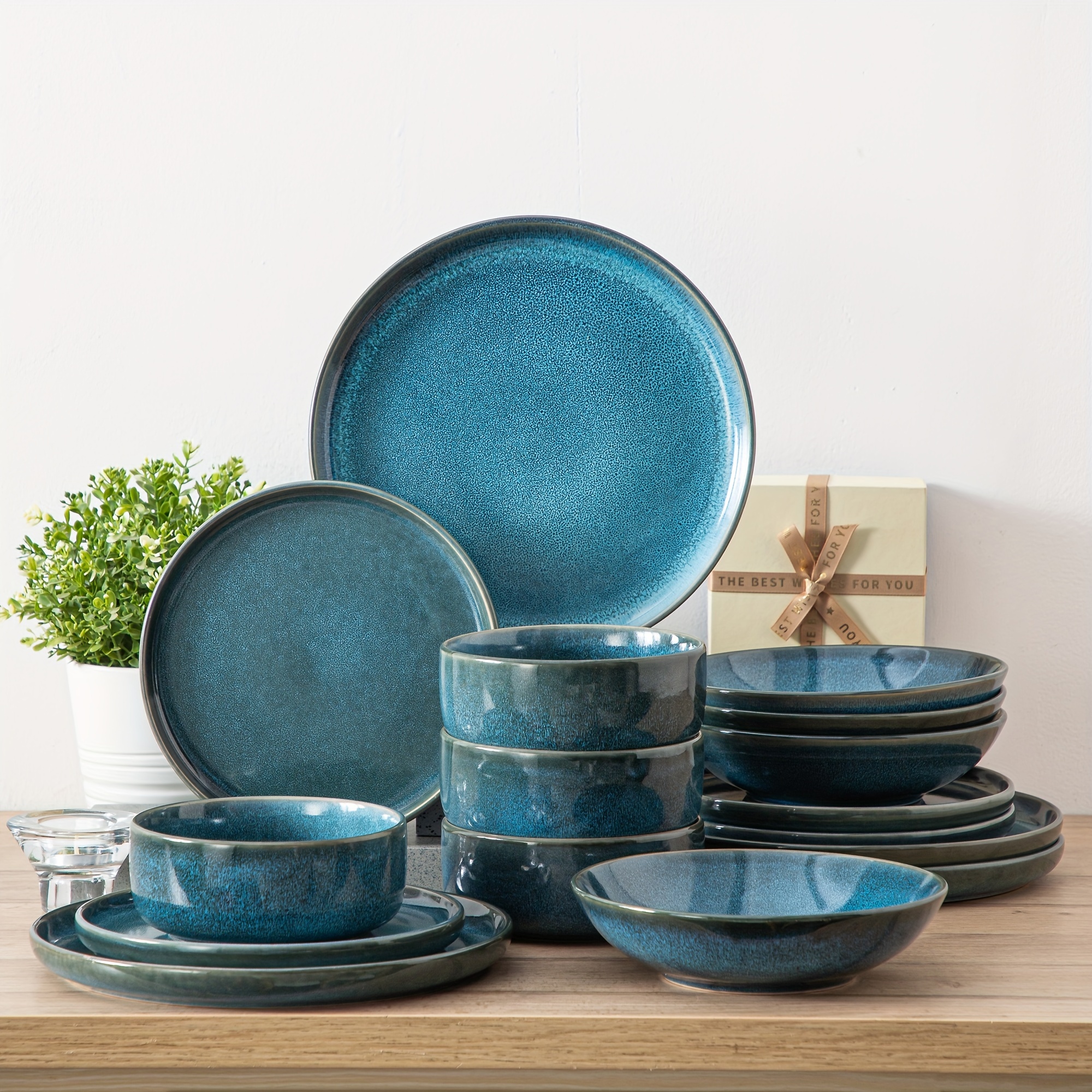 E-shop 16-teiliges Steinzeug Geschirrset in Blau mit Mattierter Ofenform, bestehend aus Speisetellern, Desserttellern, Suppentellern und Müslischalen,