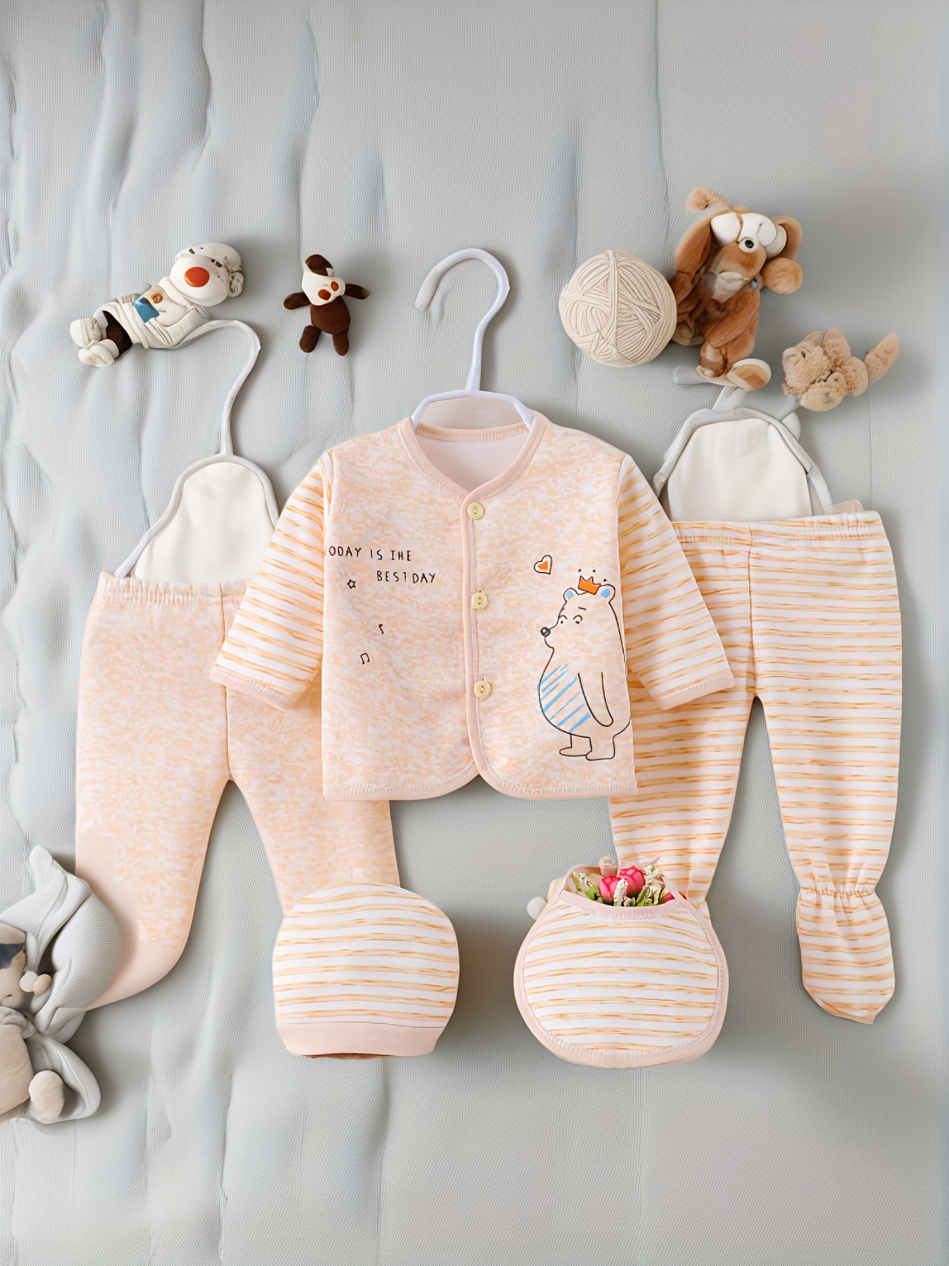 Baby Newborn Spring & Summer 5pcs Set, 0-3 Months Baby Outfit, Random Cute Cartoon Designs, Machine Washable, 1 Top, 2 Pants, Hat, Bib, Perfect for Outdoor, The Best Gift for Newborns and Pregnant Moms, Perfect for Outdoor