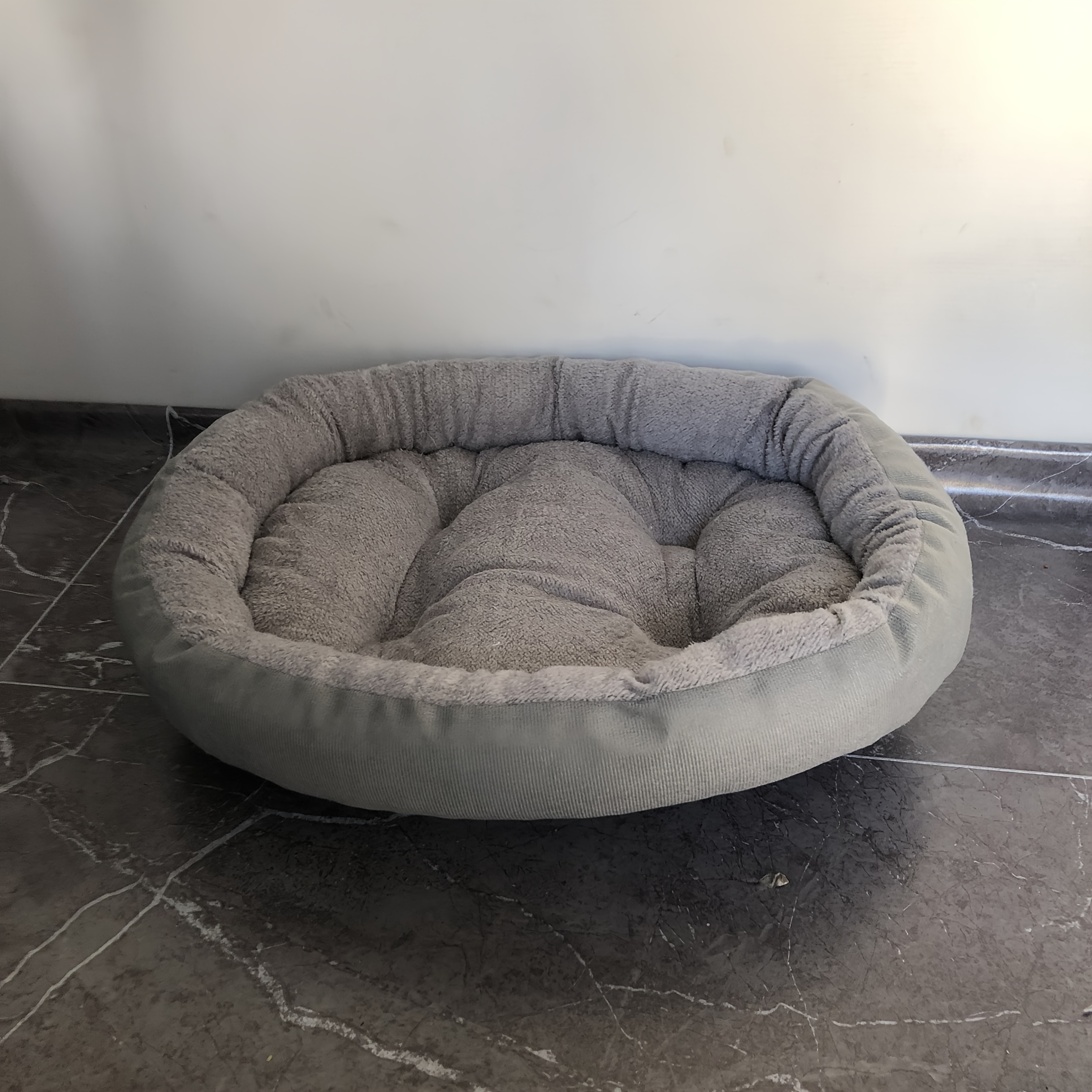 E-shop Oval Haustierbett - Weiches und warmes Polyester, gemütliches Nest für alle Katzen und kleine bis mittelgroße Hunde, bequeme Bettwäsche für alle