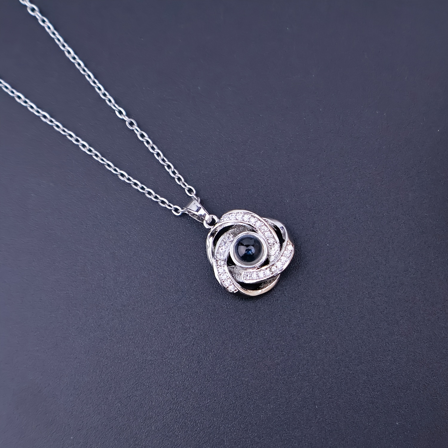 E-shop [Personalisiert] Farblich personalisierter Foto-Projektions-Halskette mit geometrischem Anhänger, minimalistischer High-End-Anhänger-Halskette,