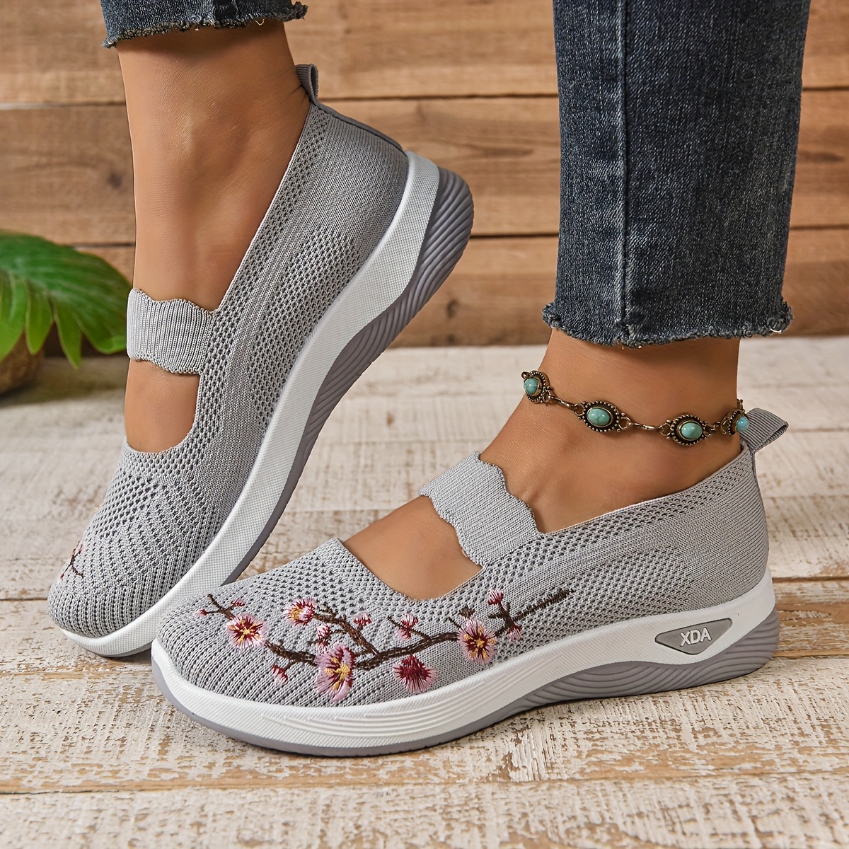 Women's Casual Sneakers - Breathable Low-Top Shoes with Rubber Sole, Fabric Upper & Lining, One-Snap Closure, All-Season Comfort for Casual Attire