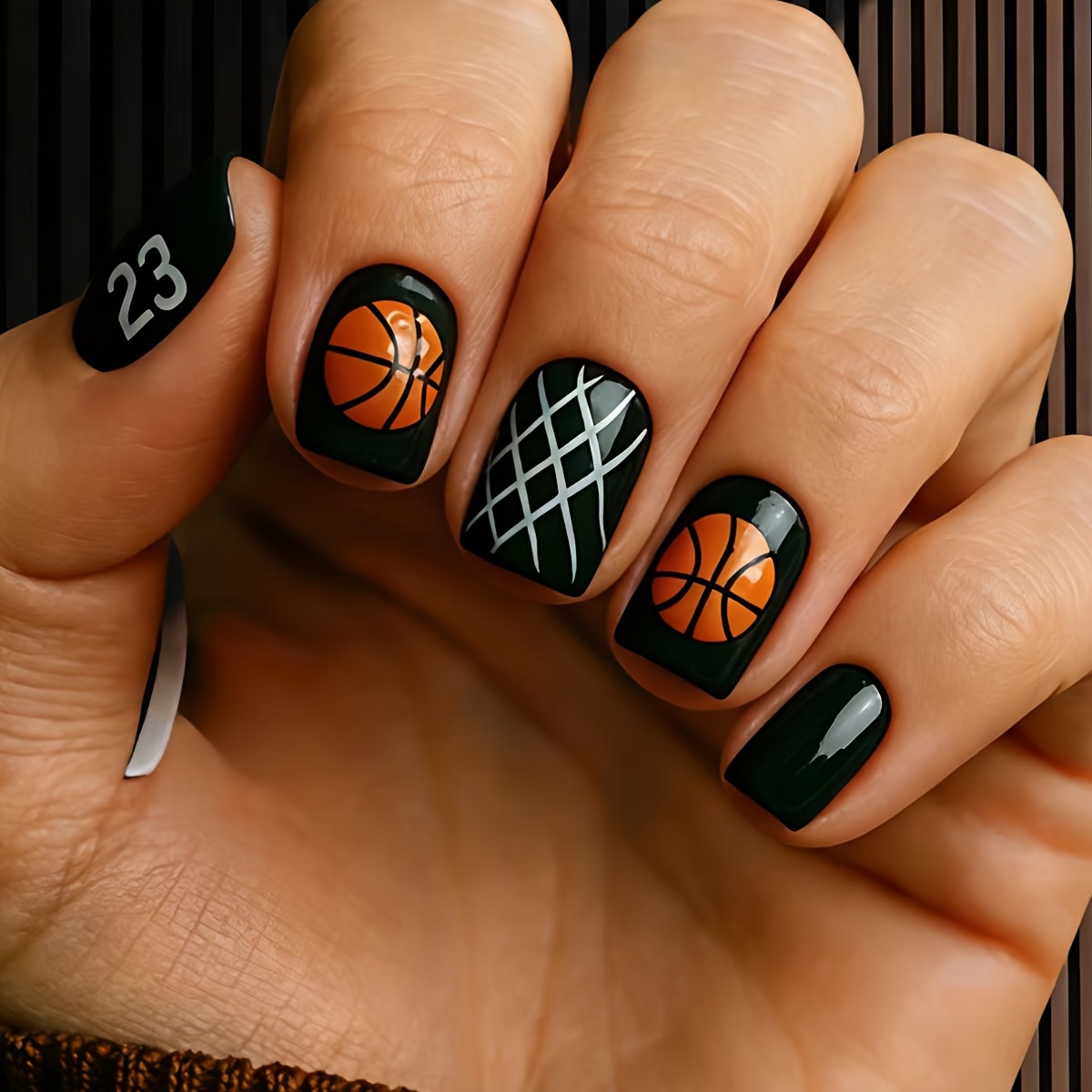 TEMU 24pcs d'Ongles Pressés à Motif de Court, Style et Tendance à Rayures Noires et Blanches, Faux Ongles Carrés, Faciles à Appliquer pour un Usage ,