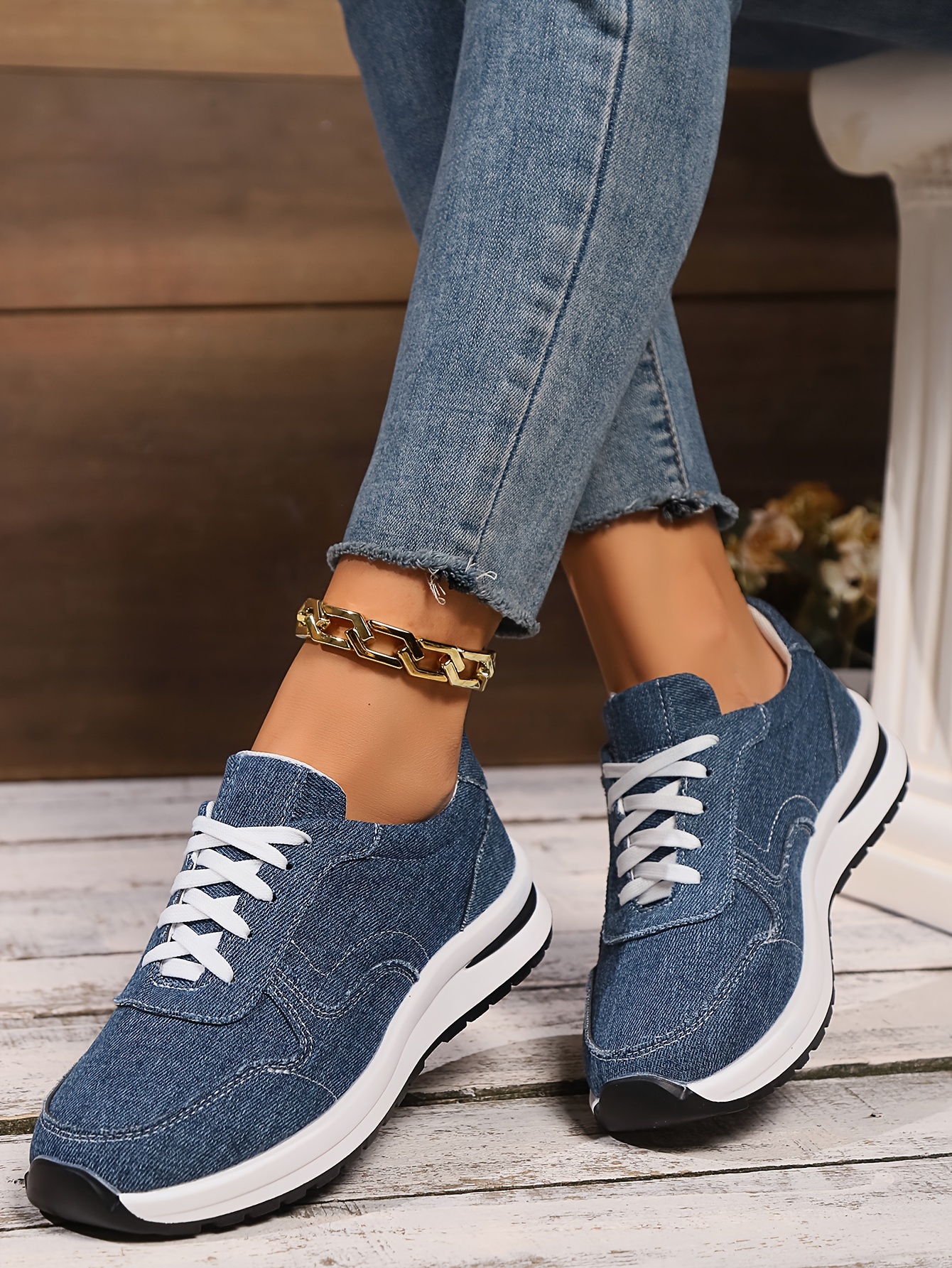 1 womens up low top details 0