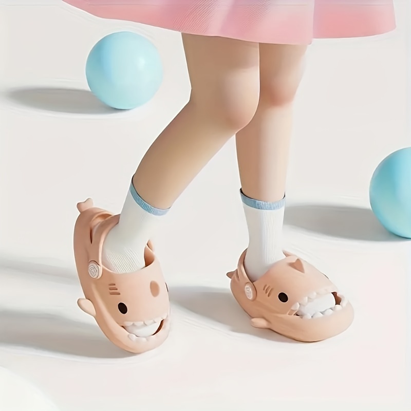 ZXCDINO Suitable for boys and girls Adorable EVA Shark Design Clogs, Breathable Lightweight Non Slip Soft Sole Slippers, Kids Footwear