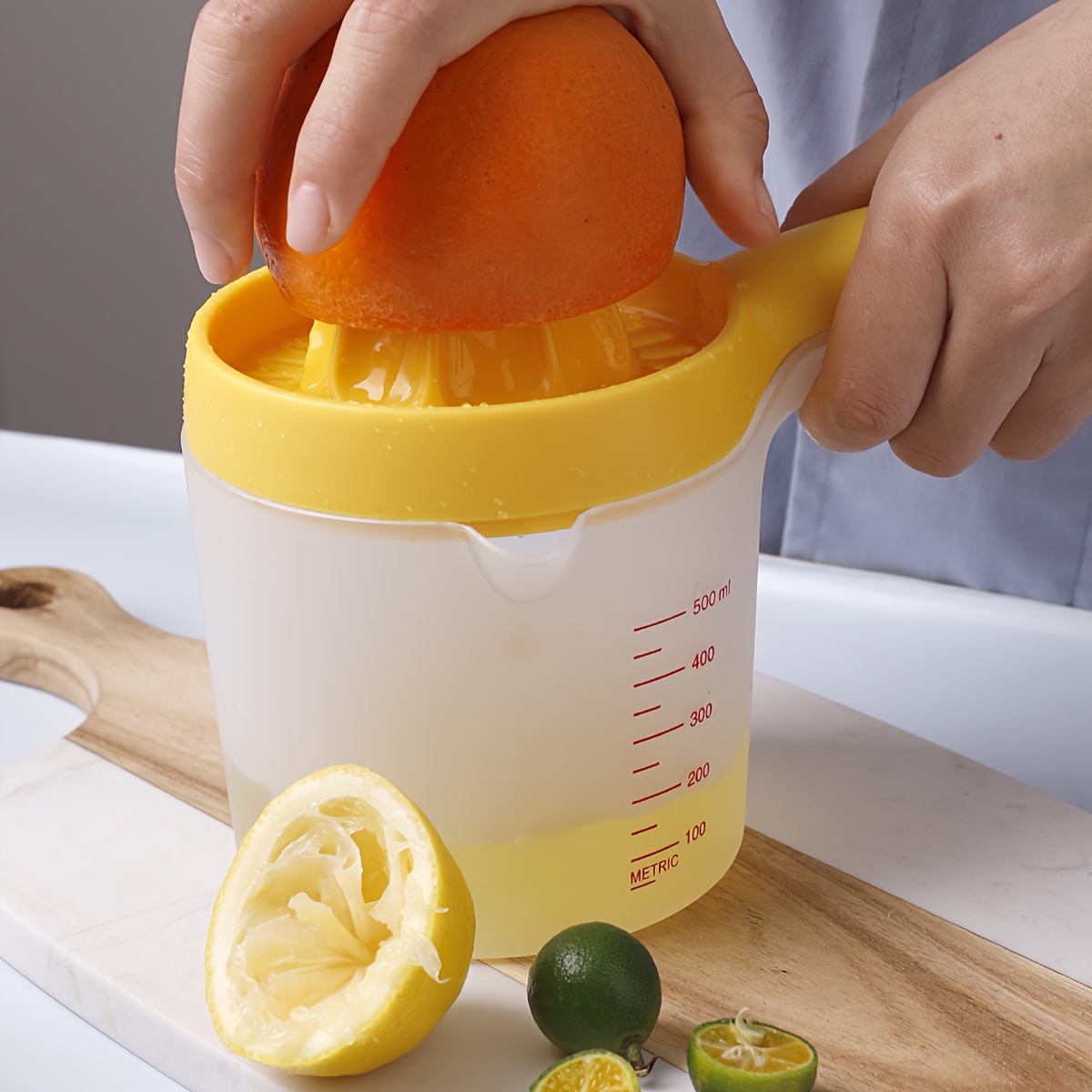 1*-Functional Manual Citrus Juicer Durable Easy-to-Use Lemon Squeezer  with Measurements, Kitchen Gadget for Fresh Juice Extraction