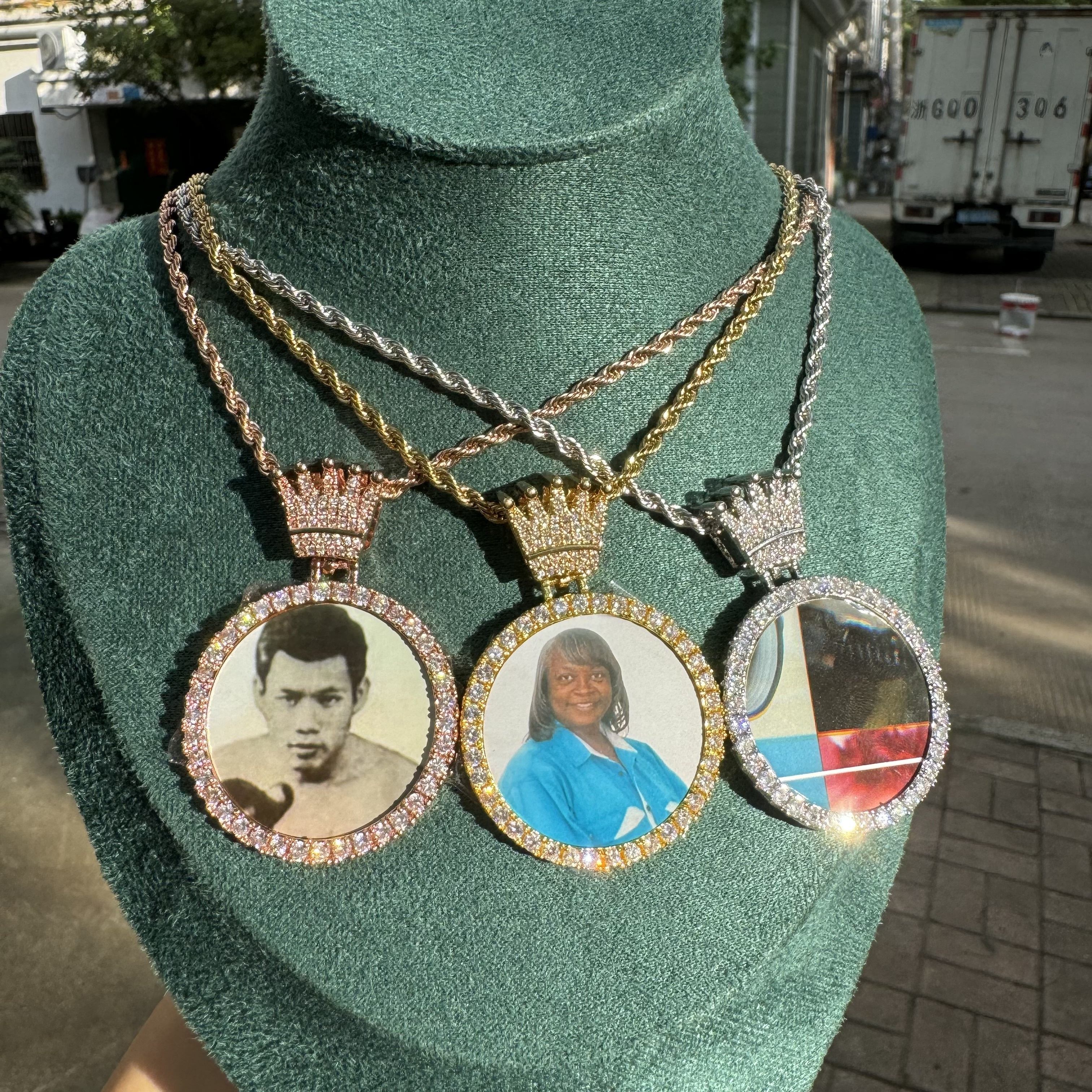 

Custom Photo Pendant Necklace With Crown Clasp - Sparkling Cubic Zirconia, Hip-hop Style For Boys, Unique Gift Idea