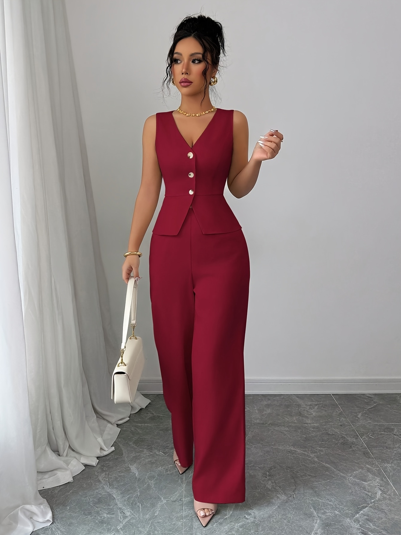 Conjunto elegante de top sin mangas y pantalones de mujer, atuendo de oficina de verano