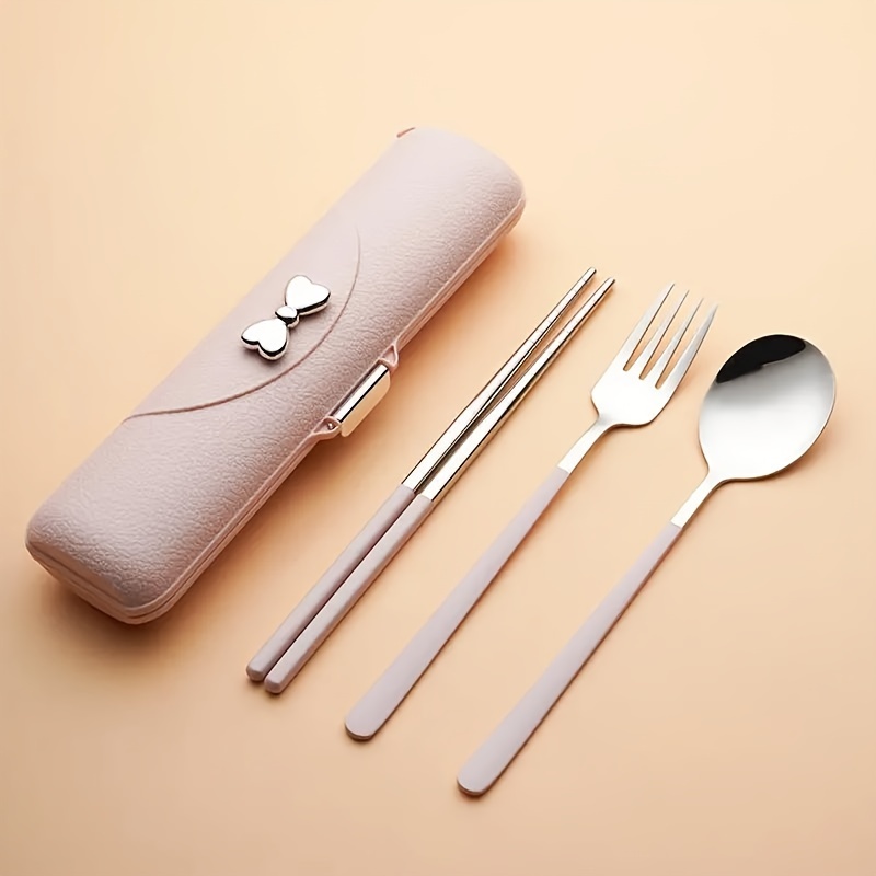 

A Portable Cutlery Set With Bow Tie -3pcs Of Stainless Steel Cutlery With Plastic Handle, Including Spoon, Fork, Chopsticks, And Storage Box - Cutlery Set