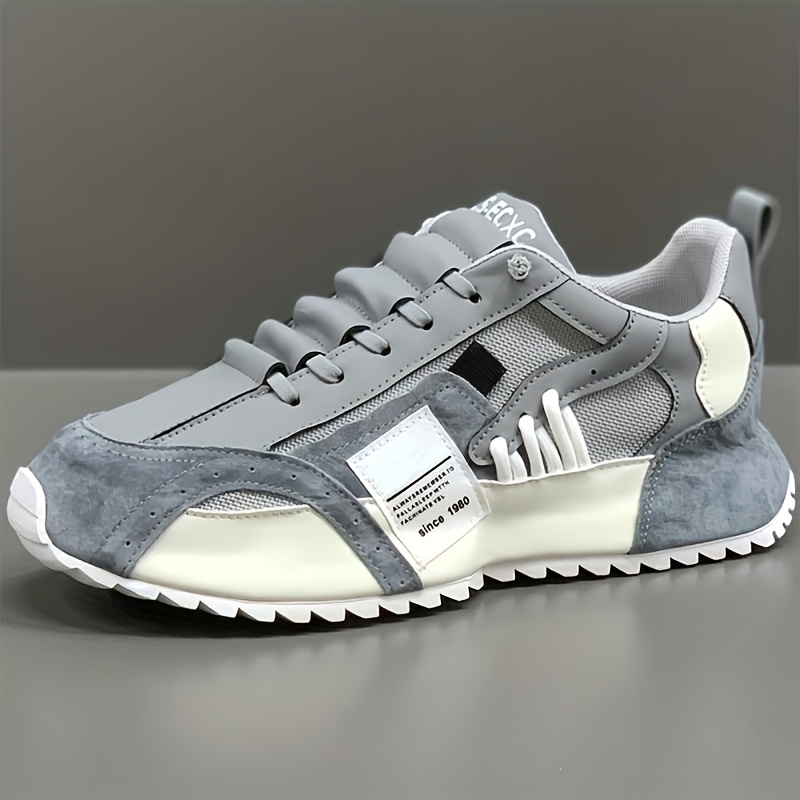 [Baskets] Chaussures de course sur route pour hommes disponibles en cinq couleurs, avec une coupe confortable et une augmentation de la hauteur visible. Ces chaussures de sport populaires conviennent à diverses occasions et à toutes les saisons, parfaites pour les activités de plein air et les entraînements.
