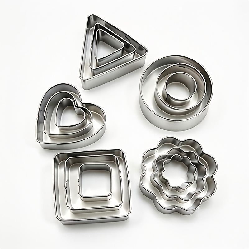 TEMU Set de 15 mini emporte-pièces en acier inoxydable, kit d'outils de pâtisserie de cuisine, inclut des rondes, de fleur, triangulaires, de cœur,