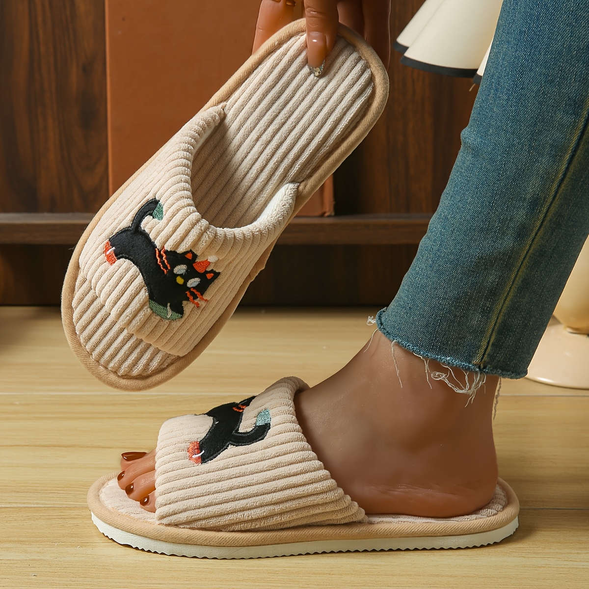 Women's Simple and Cute Lively Striped Home Slip-On Slippers with Cat Design, Comfortable for Both Men and Women
