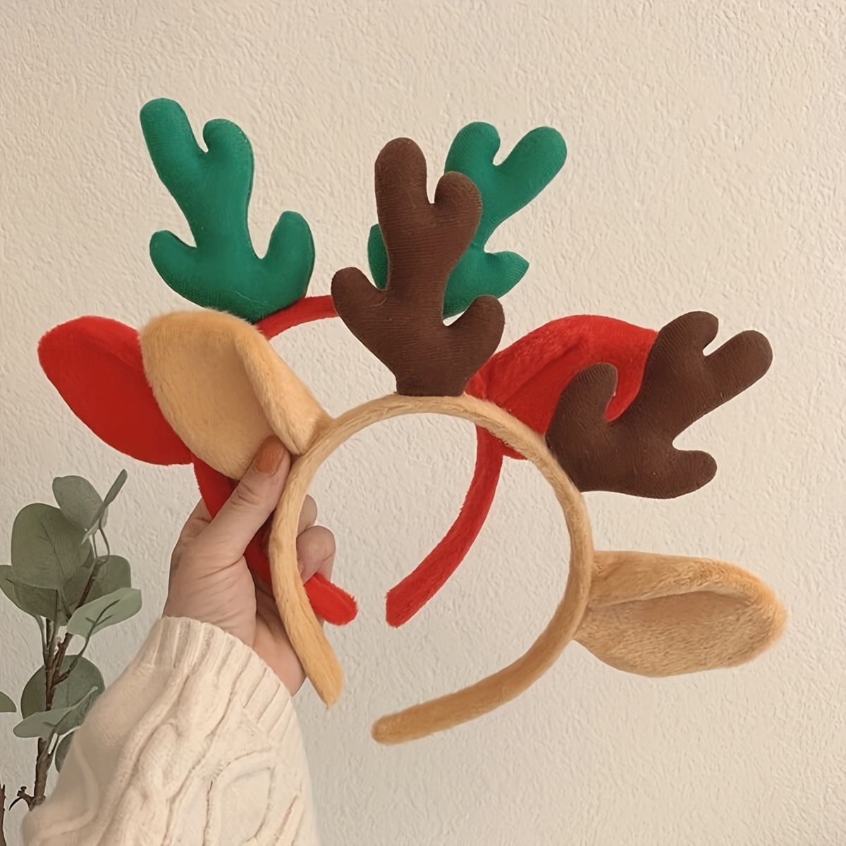 

1pc Cute Suede Reindeer Headband With Cartoon Design | Dress-up Hair Accessory For Parties And Role-playing | Solid Color, Plush, Non-feathered Animal Shaped Headwear For Christmas Events