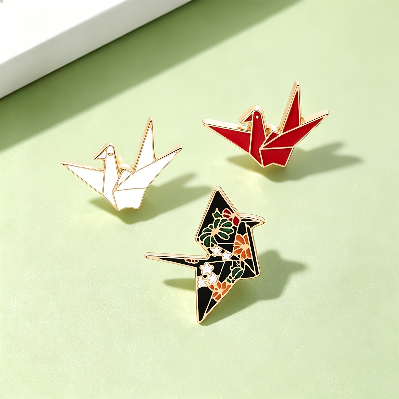 TEMU 3pcs Cartoon Origami Crane Metal Badges, Carrying Meaning Brooch Additions, Dress Canvas -match Decoration, Gentle Atmosphere Dressing Item,