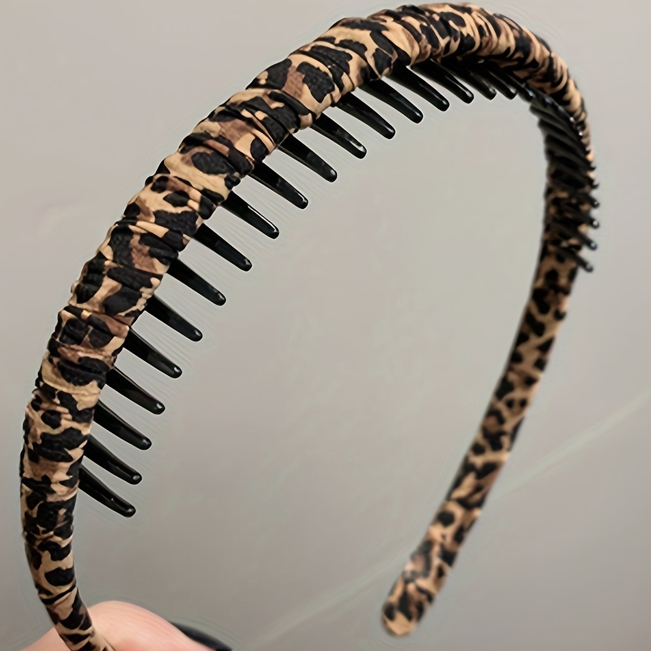 Image of A Fashionable Leopard Print Wrapped Fabric Headband With Teeth, Simple And Versatile, Suitable For Ladies To Press Hair And Wash Face Without Damaging Hair, Headband Headwear