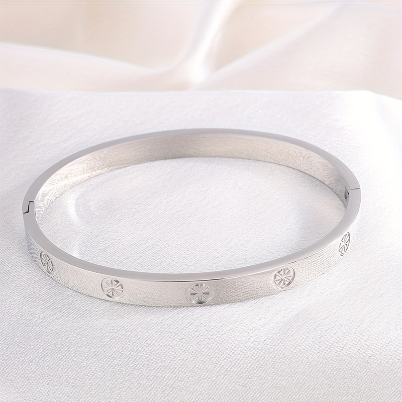 Women's Simple Casual Stainless Steel Rice Character Embossed Bracelet