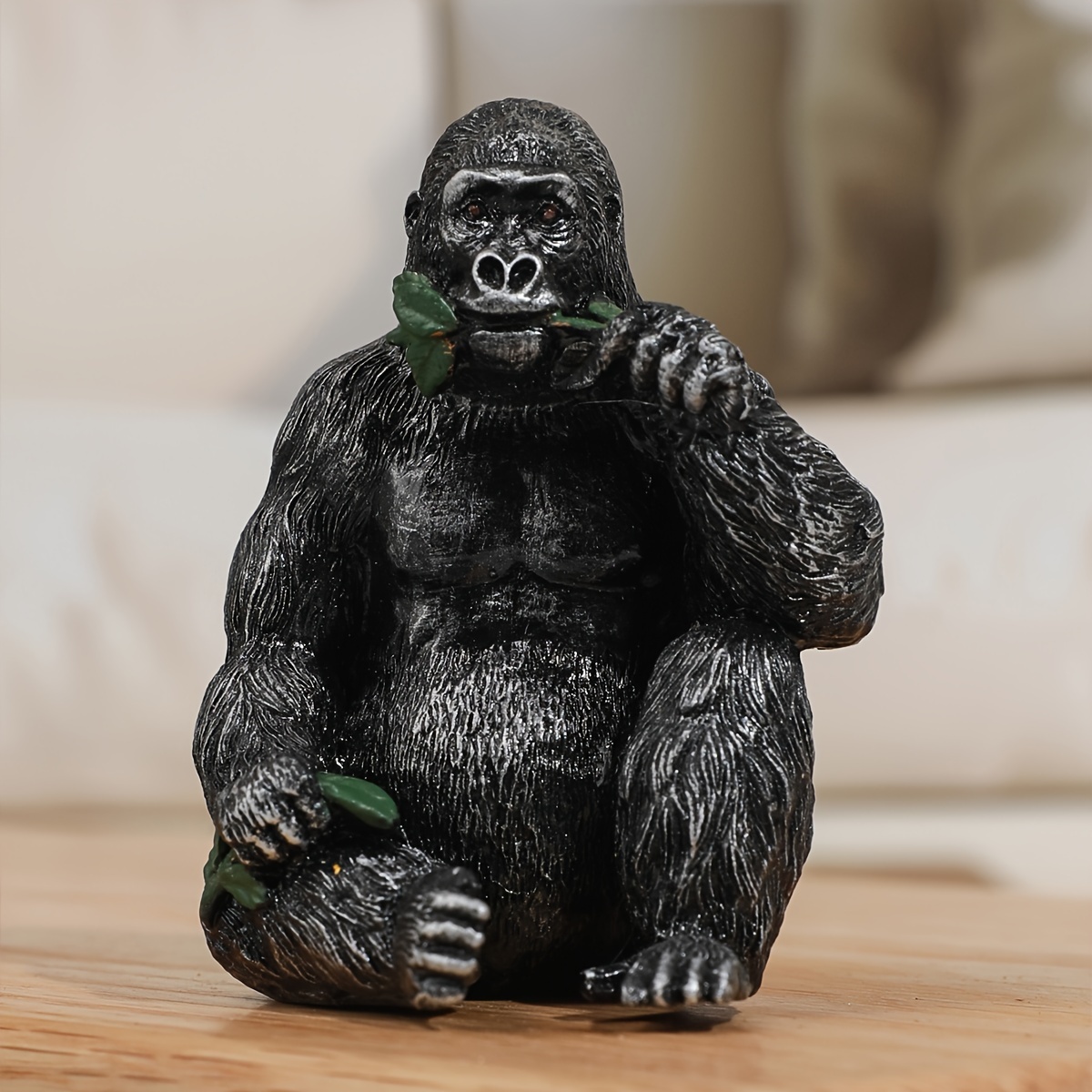 

1pc Resin Gorilla Eating Leaves Figurine, Anime Theme Decorative Statue For Various Room Types, Indoor Display, Ideal For Christmas, , Easter, Thanksgiving - No Electricity Required