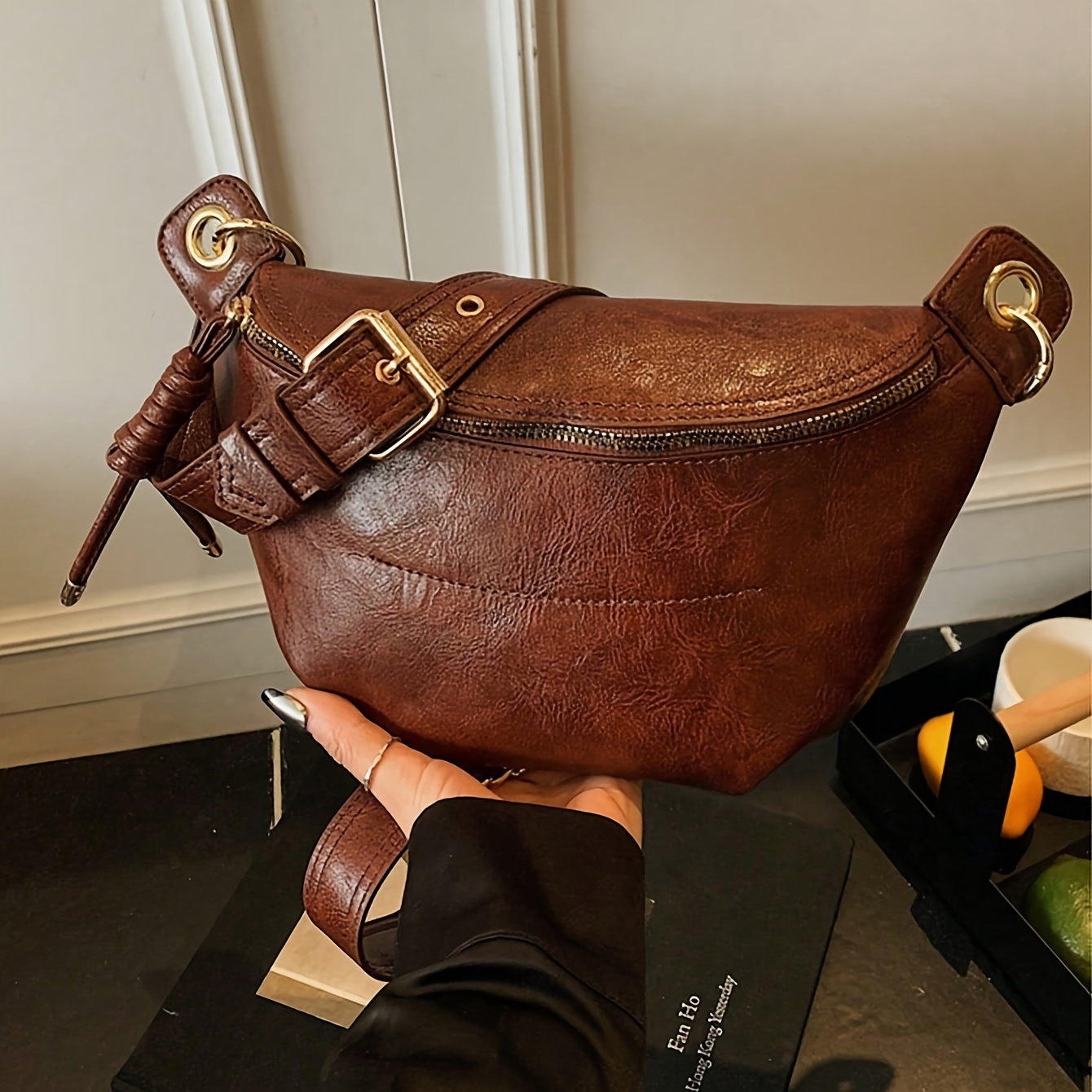 Image of Women's Shoulder Bag, Stylish Chain Chest Bag For Women, Zip Closure, Portable Phone Pouch, Waist Bag, Solid Color Minimalist Style, Crossbody Bag, Suitable For Shopping, Dating, And , Compact Size