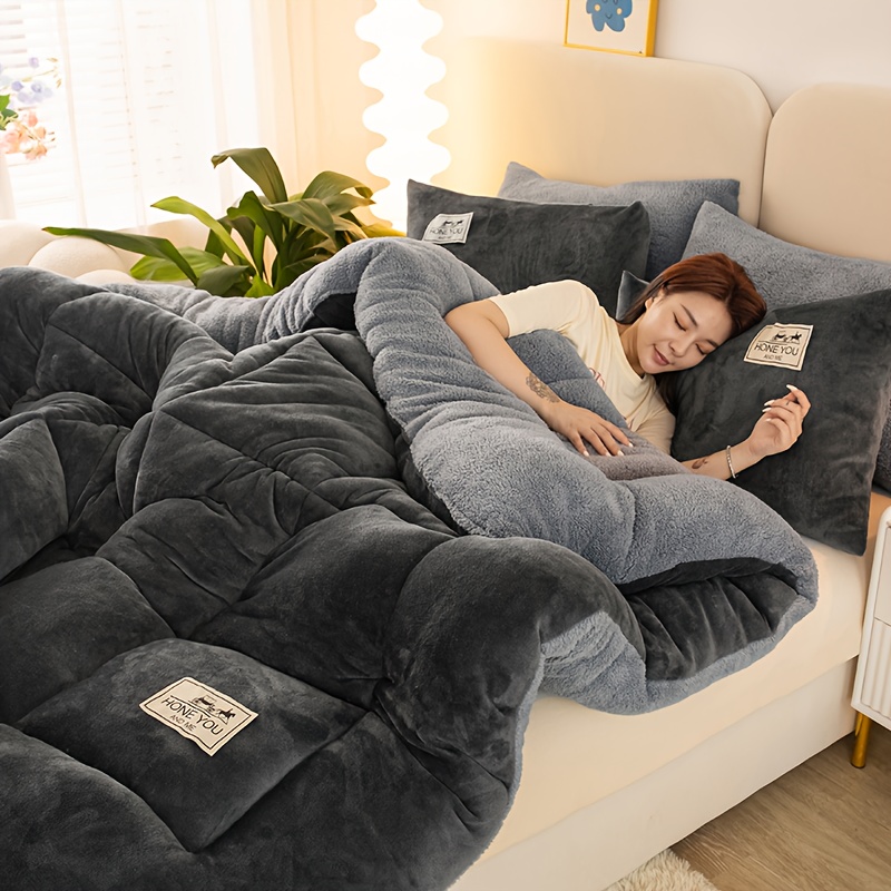 E-shop 1 Stück Verdickte Weiche Plüschdecke – Maschinenwaschbare Gesteppte Polyester-Winterbettwäsche, Gemütliche Ganzjahres-Wärme, Beige Karo-Design