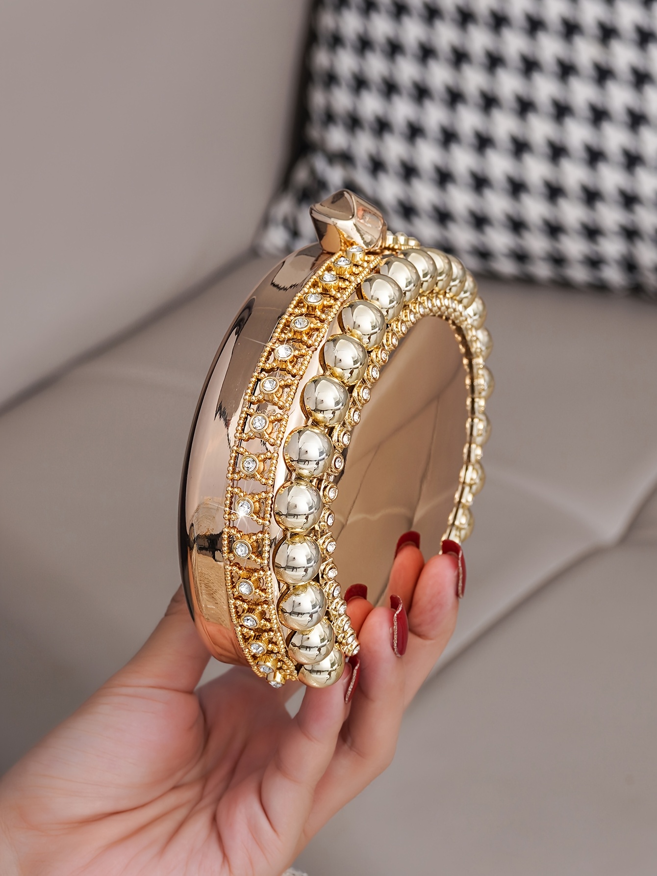 Elegant Golden Glitter Oval Clutch with & Bead Embellishments – Stylish Evening Bag for Parties, Proms, and Formal Events – Acrylic Material, Polyester Lining, Secure Clasp Closure