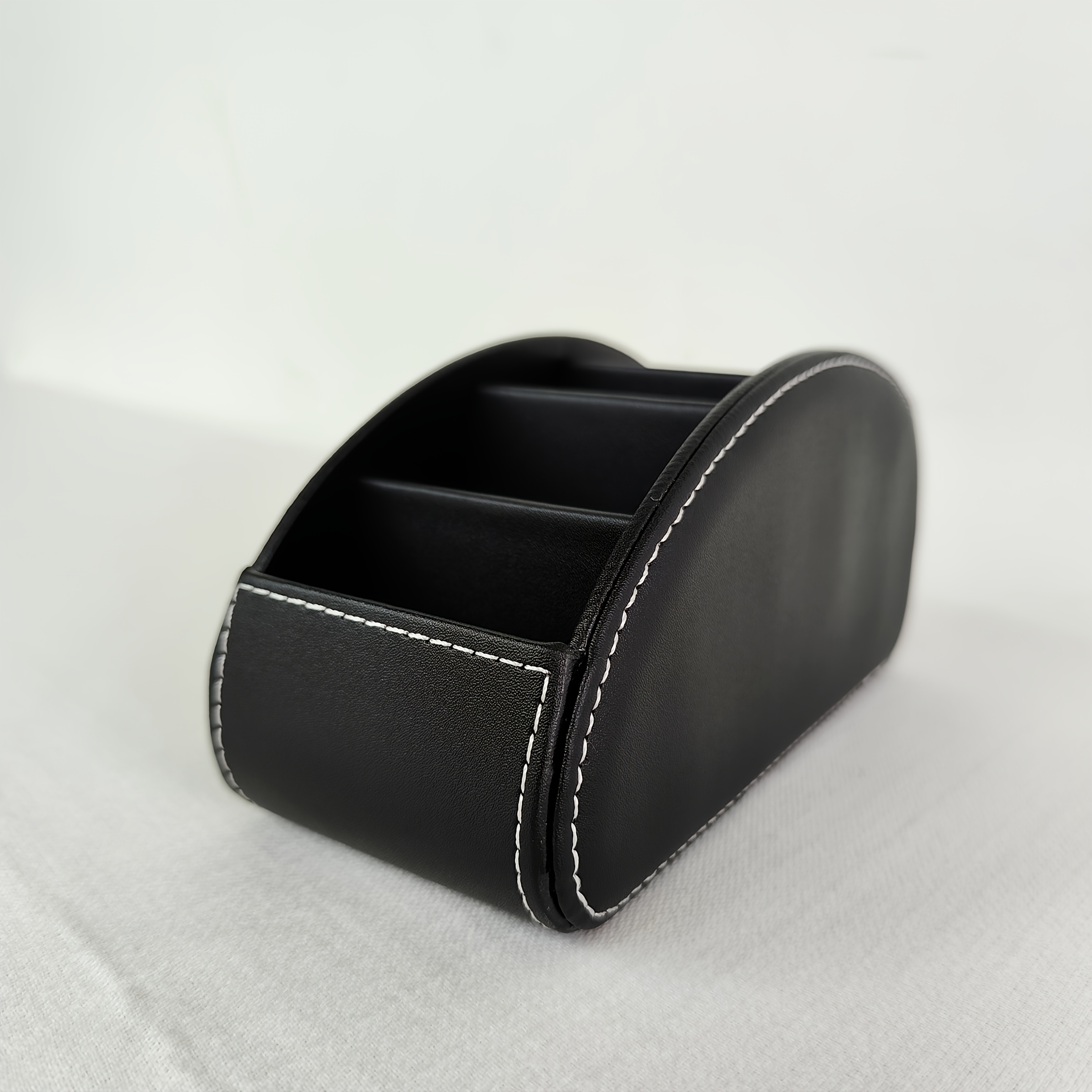 1 vnt. dirbtinės odos TV pulto laikiklis - 5 skyrių stalinė dėžutė daiktams, tinkama stalinėms daiktų laikymo ir dekoravimo priemonėms, skirta TV pultui / medijos valdikliui / biuro reikmenims, namų atviro laikymo dėžutė, namų daiktų laikymo dėžutė