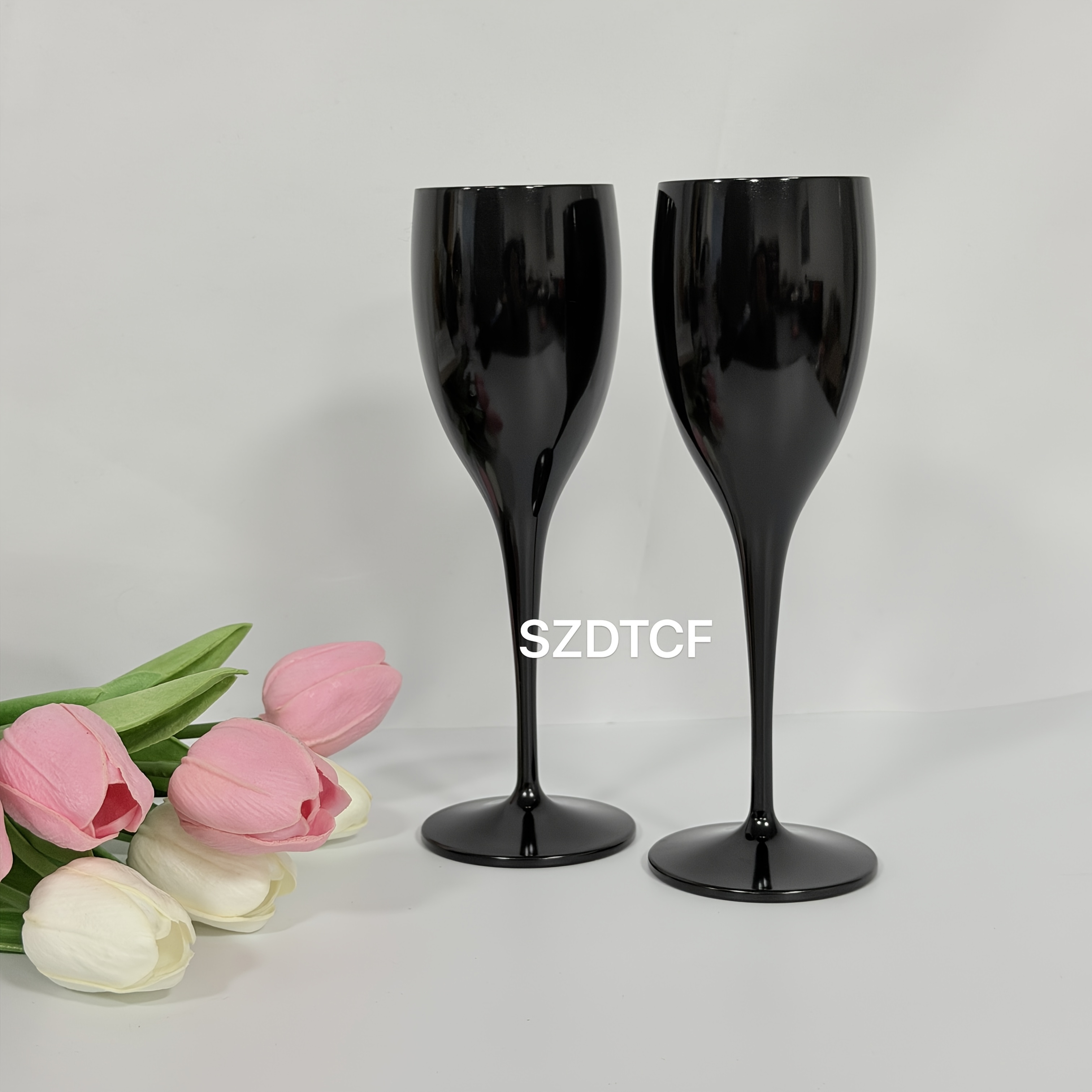 fernsehtisch auf rollen glas Glas-Fernsehtisch mit von DREIECK DESIGN kaufen Name \ Wunschtext (60 Zeichen)