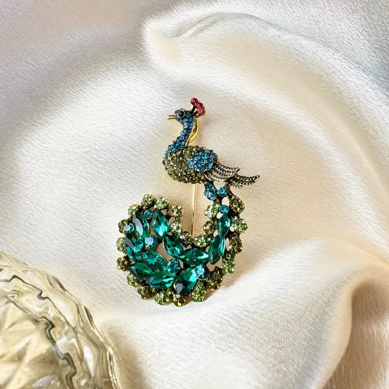 

1 Pc Brooch Peacock Shape Rhinestones Alloy Shiny Green Color Decor