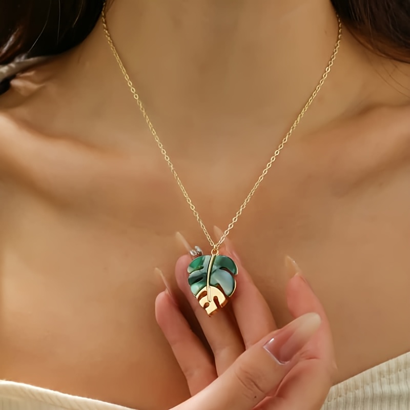 E-shop 1 Stück Bohemian Unregelmäßiges Blatt Patchwork Mode Anhänger Halskette, Elegant Anmutig, Ideal für den täglichen Tragen oder Casual Urlaub für