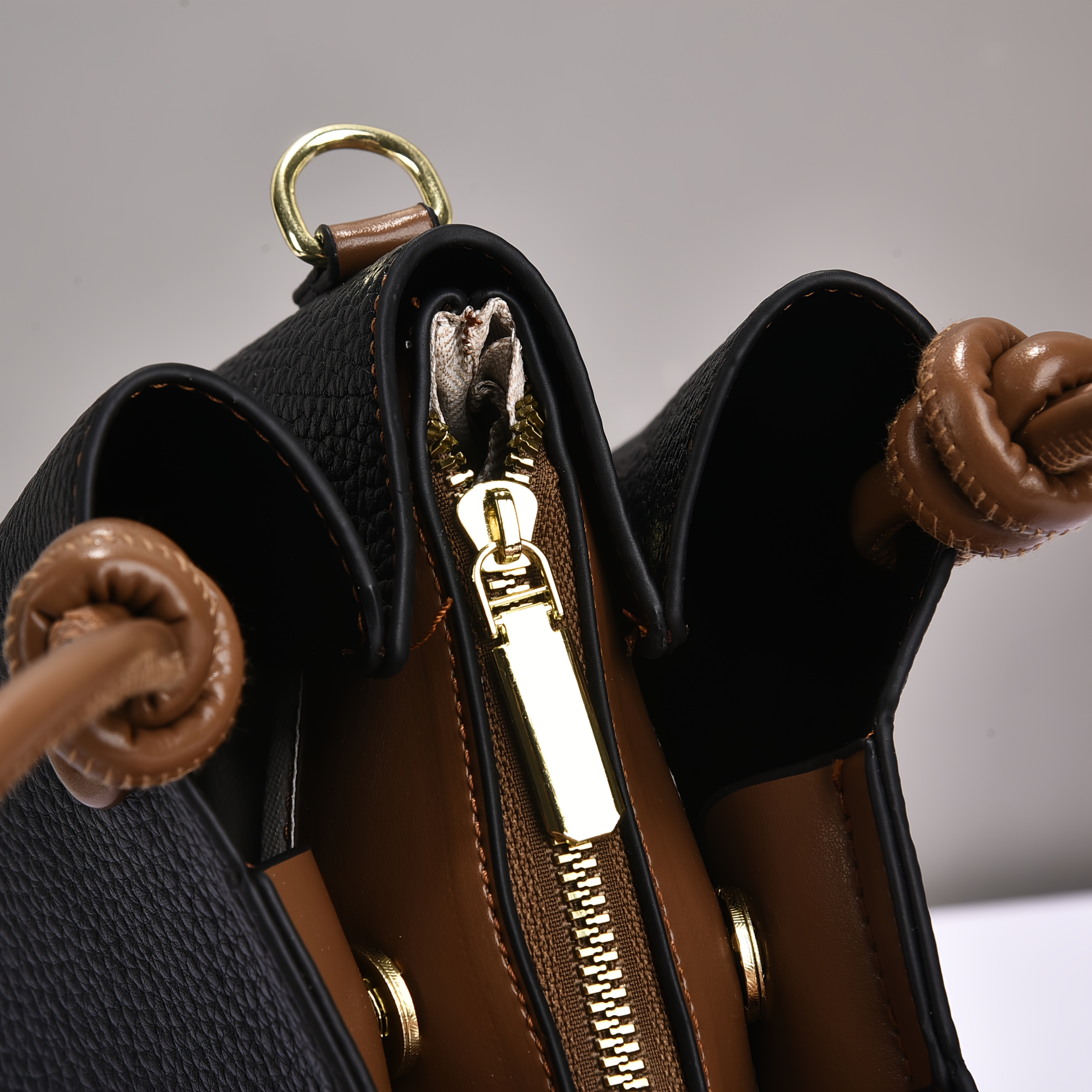 High-End Fashion Bucket Bag 2025 New Trendy Casual Vintage Elegant Single Shoulder Body Bag Versatile Classic High-End Elegant Body Bag Lightweight Large Capacity Practical Multi-Layer Handbag Essential for Travel And Shopping Small Bag