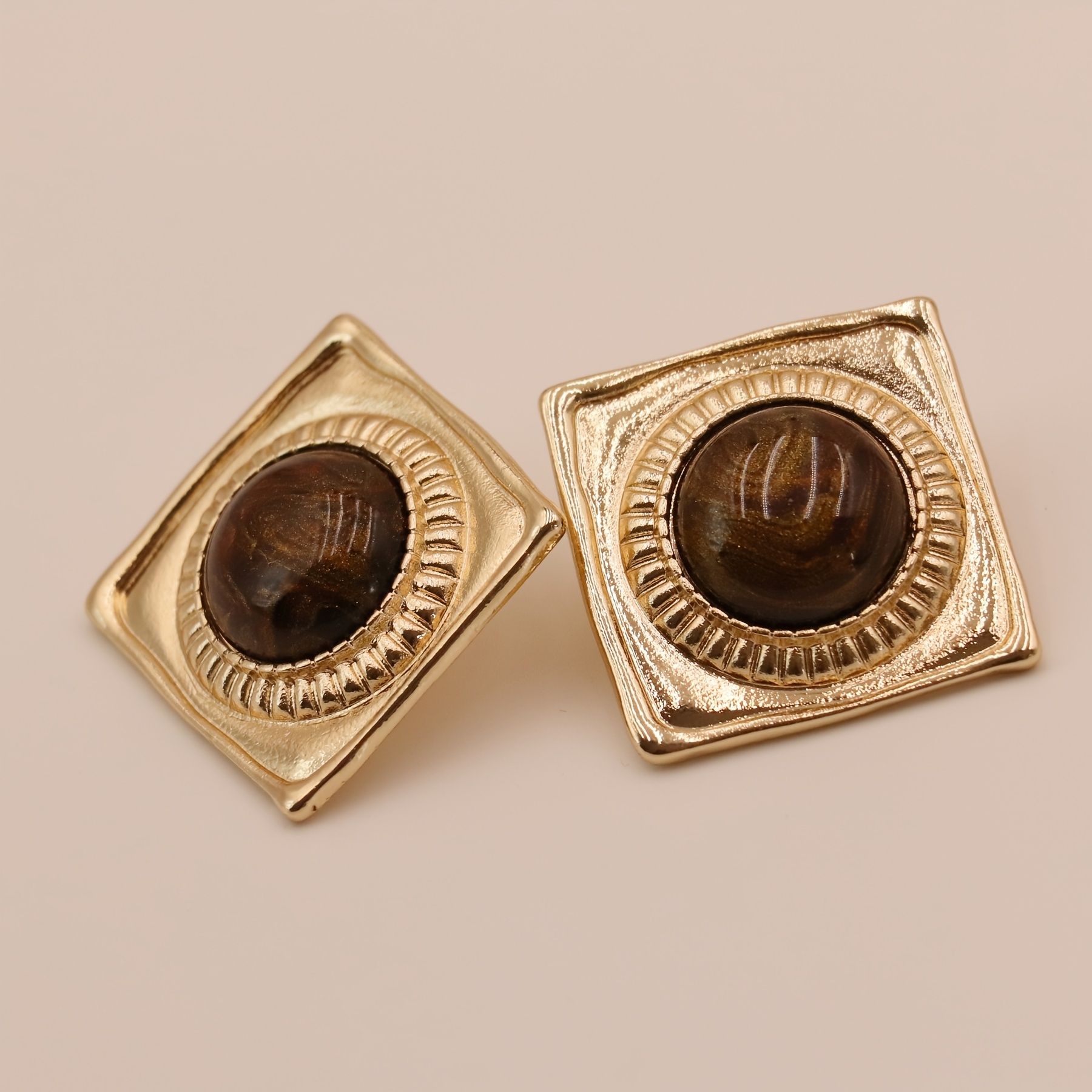 E-shop Paar exquisit designte Damenmode Ohrstecker, Western Retro Stil mit bernsteinfarbenem Harz-Einlage, geeignet für tägliche Party--Tracht,
