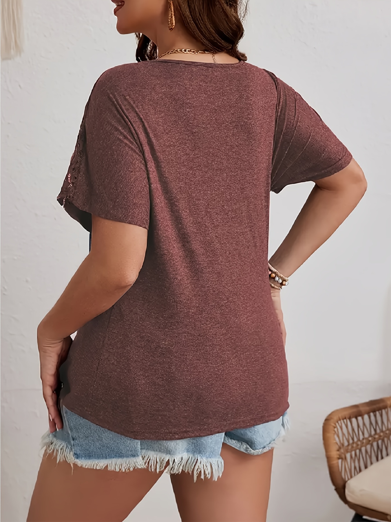 Women'S Plus Size 2024 Summer Fashion V-Neck T-Shirt - Pink with Lace Detail, Short Sleeve, Lightweight & Stretchy Fabric, Casual Wear, Casual Wear Tee | Lace Trim Top | Comfortable Fit, Plus Size Shirts