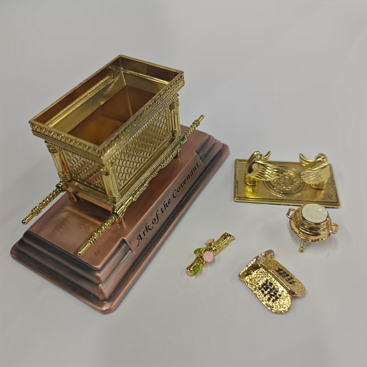 Metal Ark Of The Statue Decoration, Perfect Gift For Birthdays, Thanksgiving, Hanukkah, , Valentine's Day, Christmas, And Anniversary Decorations, Including 's Staff, Bowl, And The Ten Plate