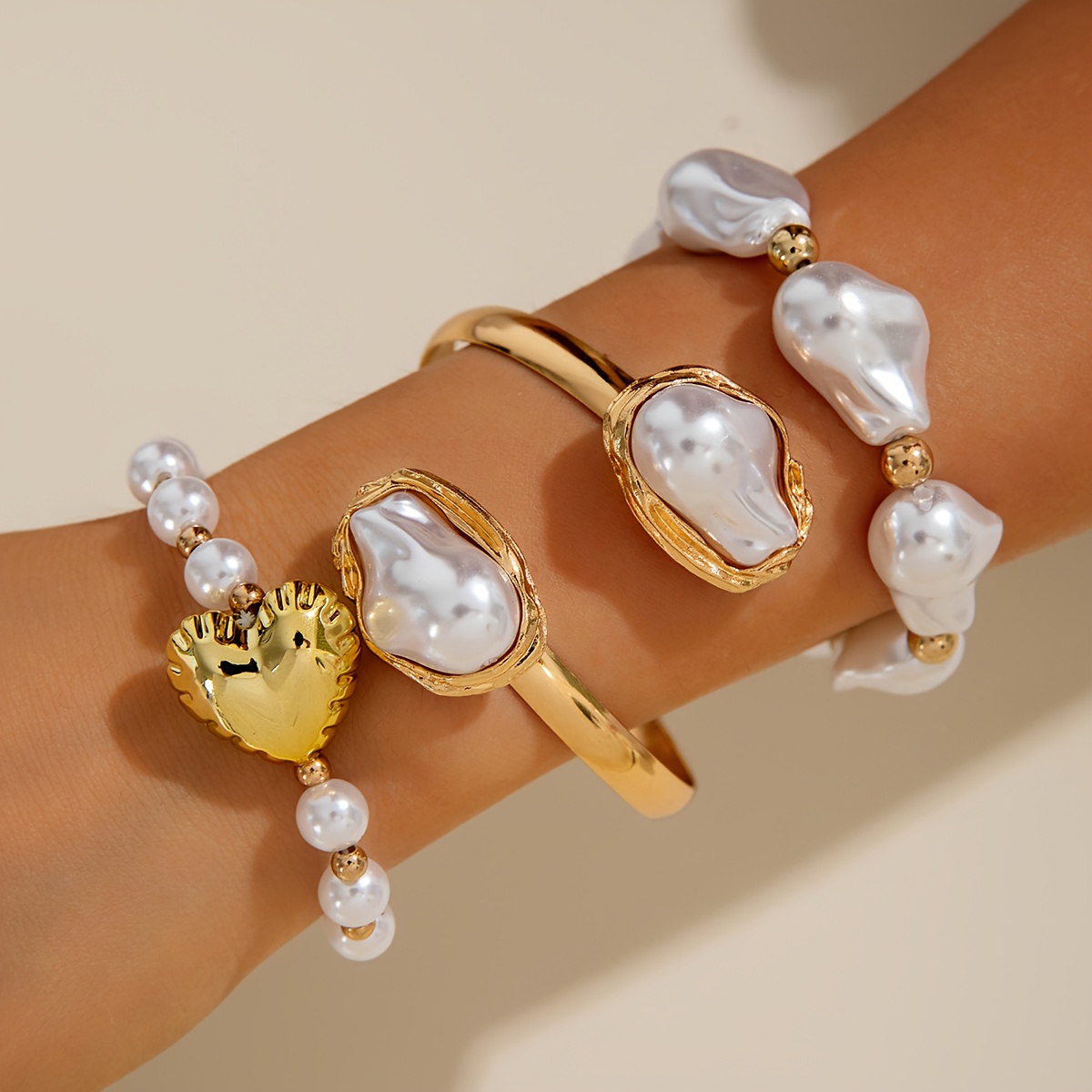 E-shop 3-teiliges Armband-Set aus Harz im französischen Vintage--Stil mit unregelmäßig geformten Herzen, geeignet für Damen zur Teilnahme an Modepartys