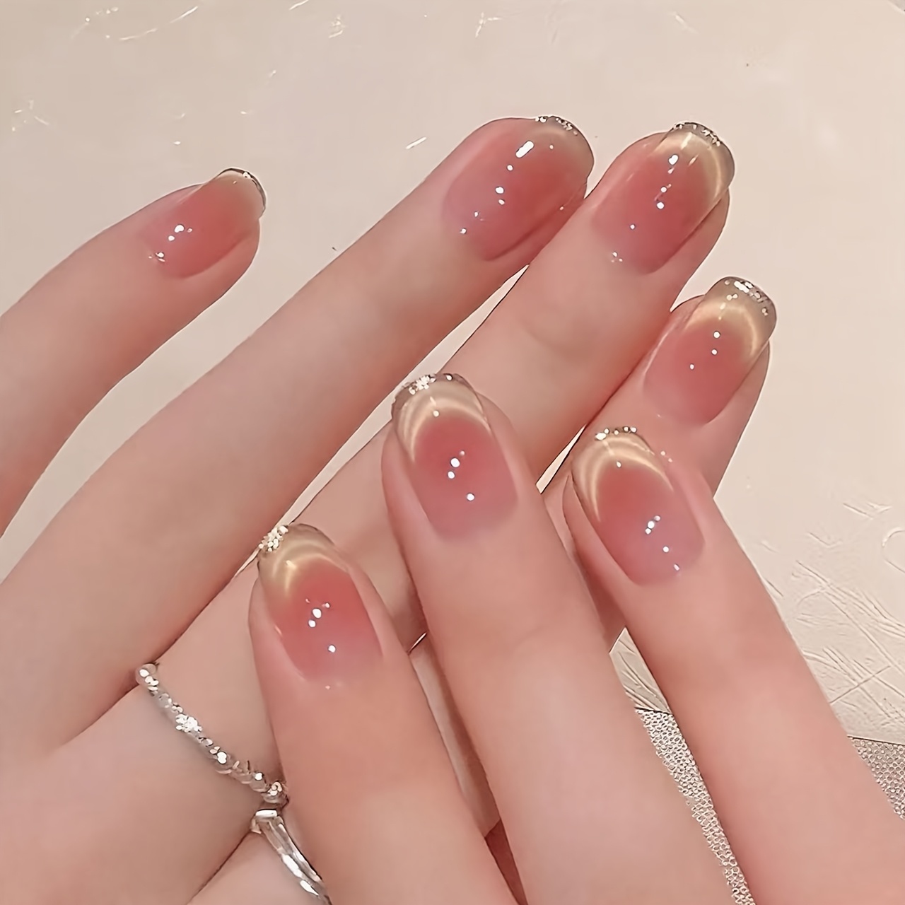 TEMU 새로운 숏 스퀘어 젠틀 퍼스 디저 누드 핑크 그라데이션 블러쉬, 섬세한 쉬머 및 골든 엣지, 프렌치 라인, 눈부신 고양이 눈 프레스온 네일, 부드럽고 다재다능, 탈부착 및 재사용 가능