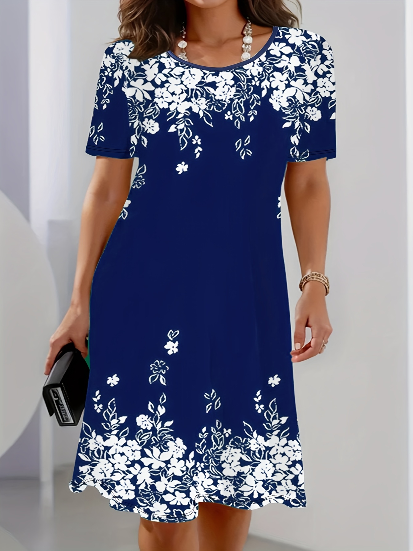 vrouwen plus size marineblauwe bloemenprint ronde hals jurk - elegante korte mouw a-lijn machinewasbaar lente zomer casual & kantooroutfit, dagelijkse look, vrouwelijke design, comfortabele stof, stijlvolle dames 0
