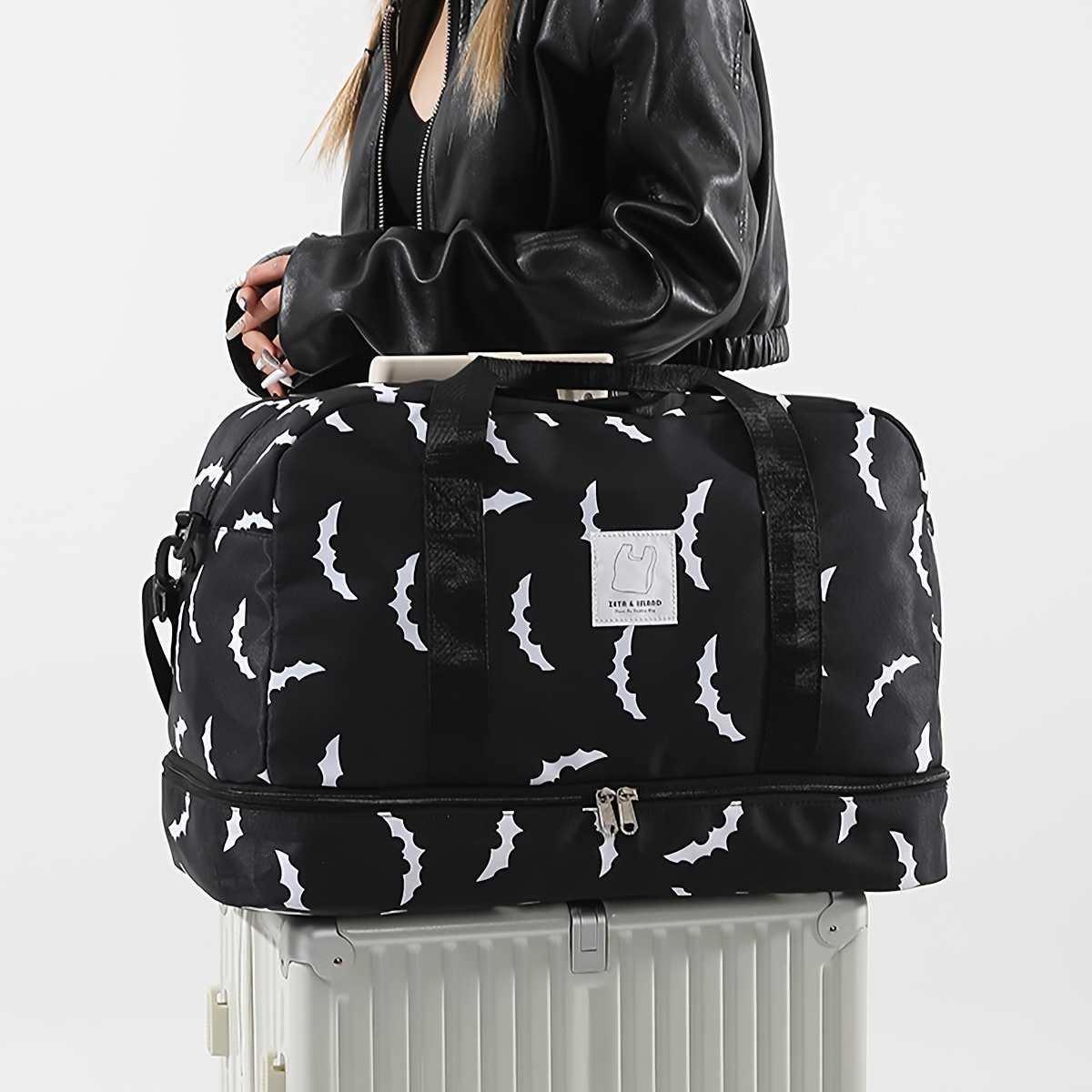 

Luxury Bat Pattern Random Weekender Duffel Travel Bag, Large Capacity Hospital Bag, Overnight Handbag, Lightweight