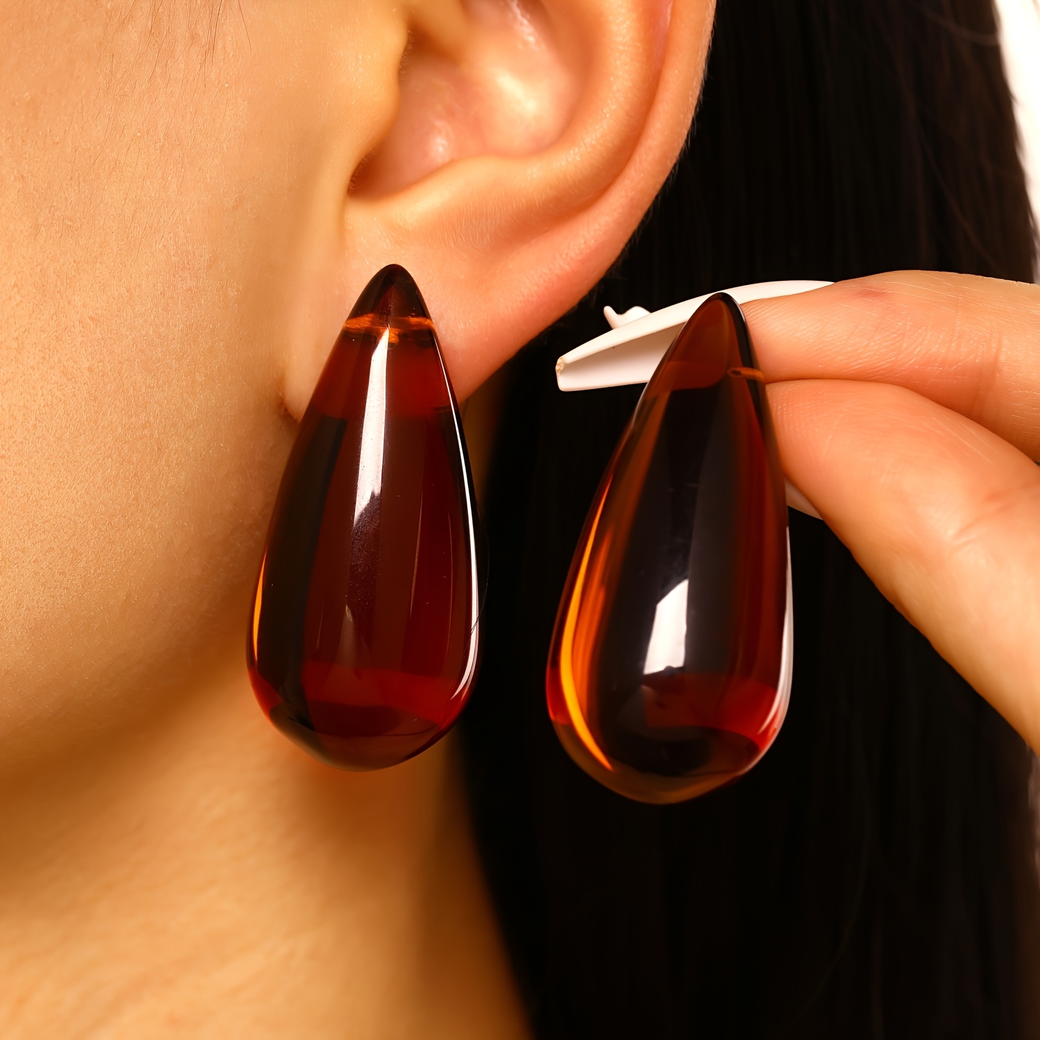 TEMU A Pair Of Simple, Stylish, And Minimalist Gradient Transparent Teardrop Resin Stud Earrings, Suitable For Women' Casual Wear. Unique, Versatile,